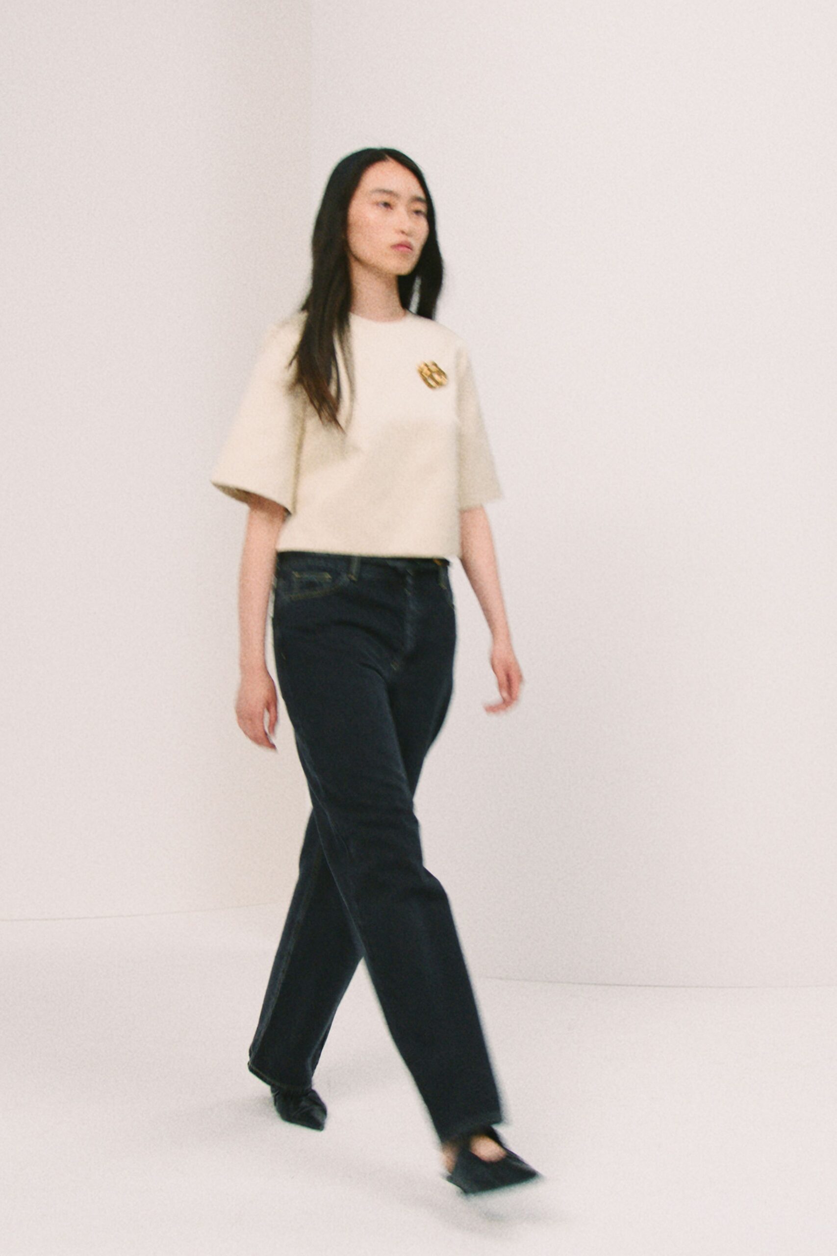 beige cotton short-sleeve collared relaxed cropped top