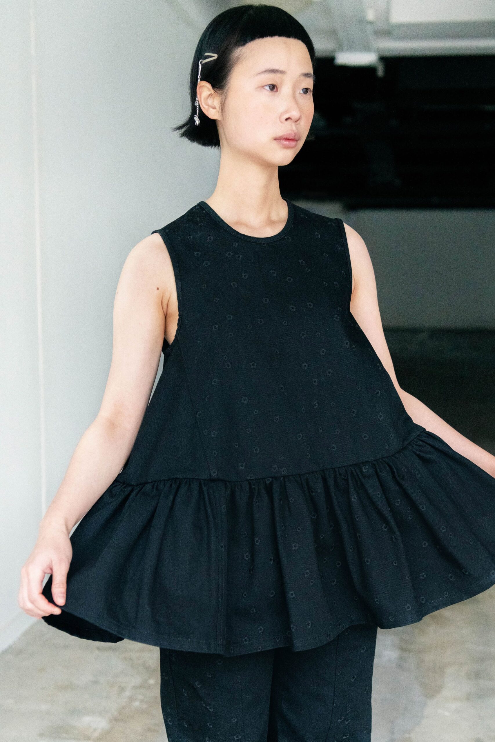 black cotton sleeveless collared relaxed tiered top