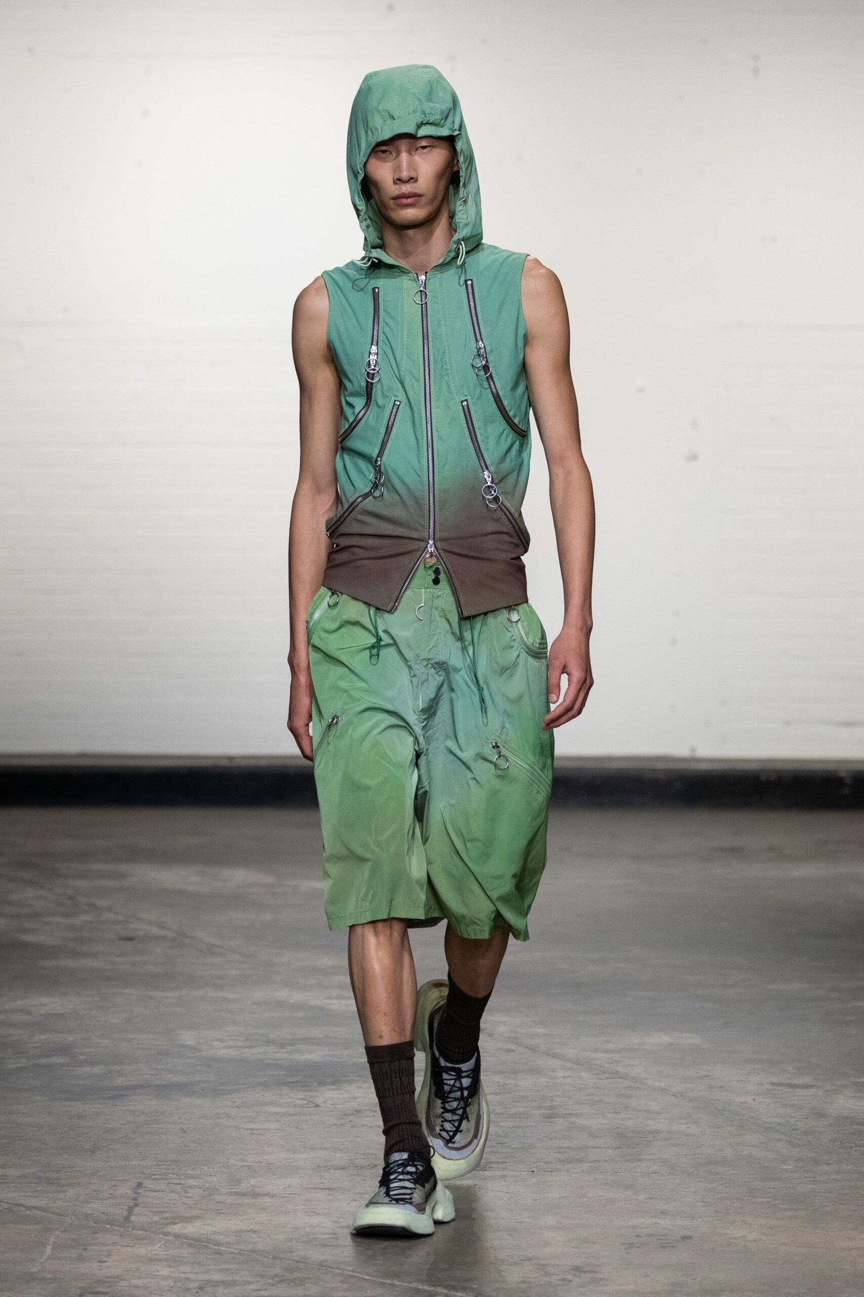 green cotton relaxed pleated short shorts