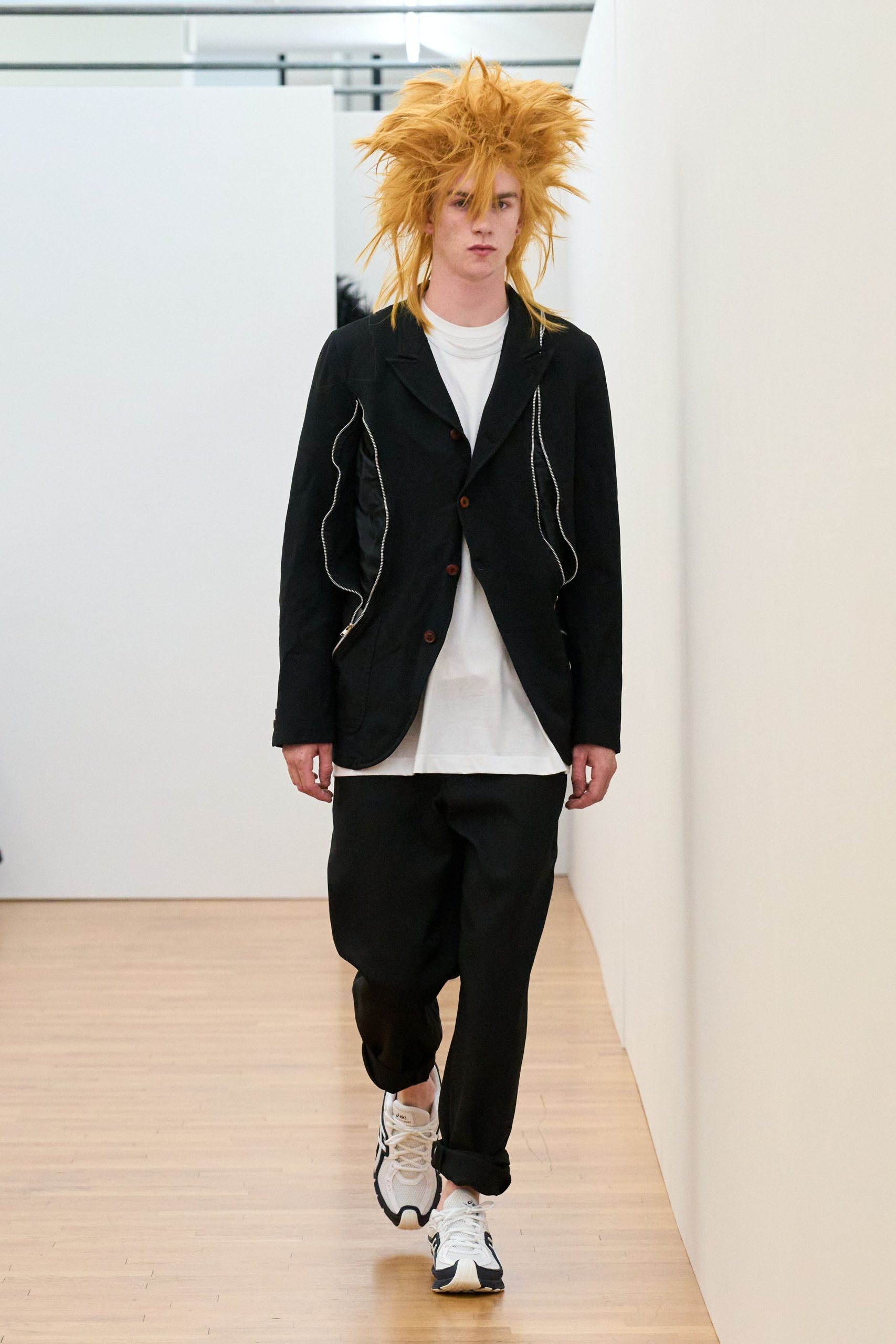 black relaxed jacket with white t-shirt