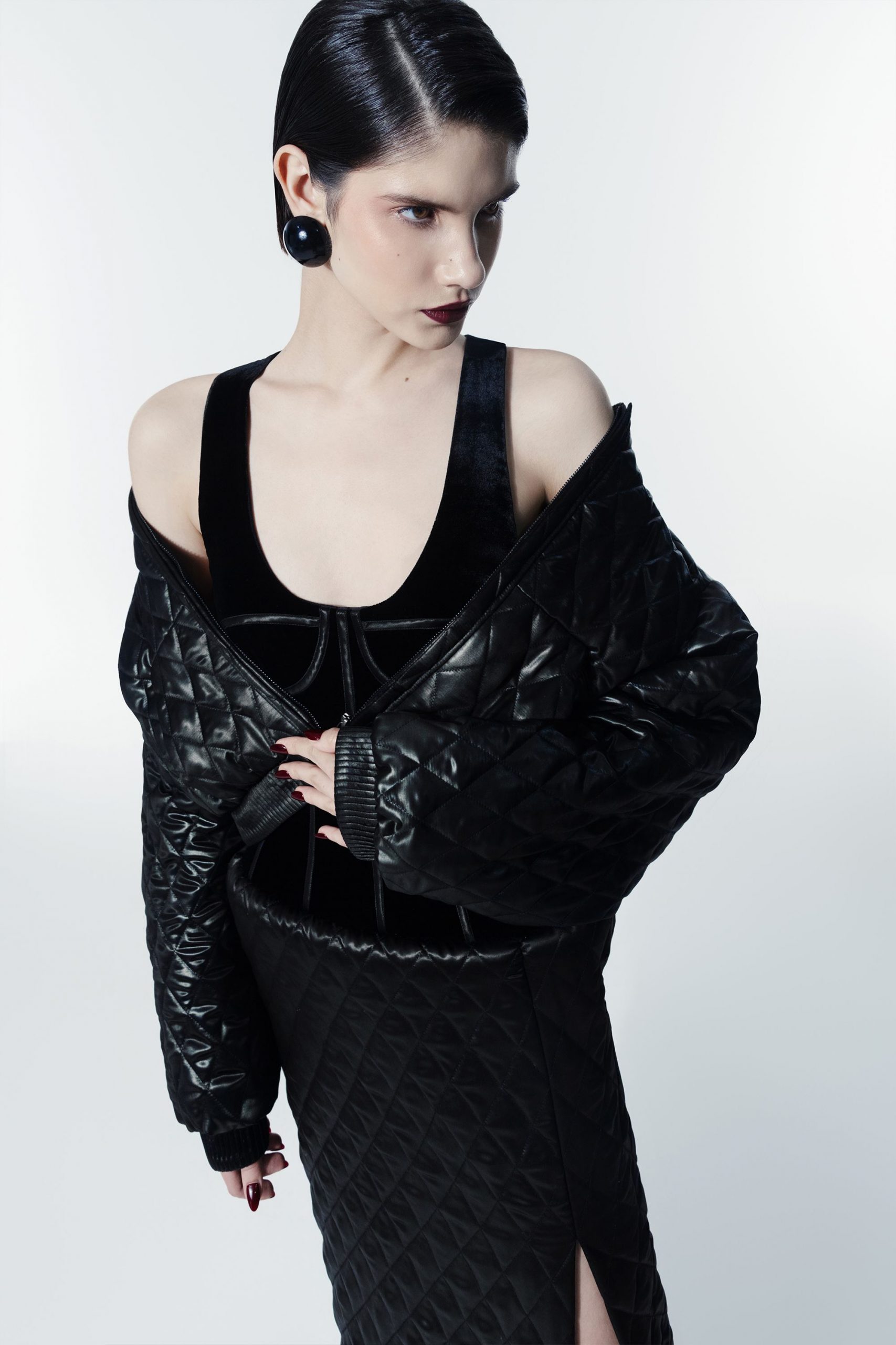 black velvet slit fitted high-waisted quilted skirt