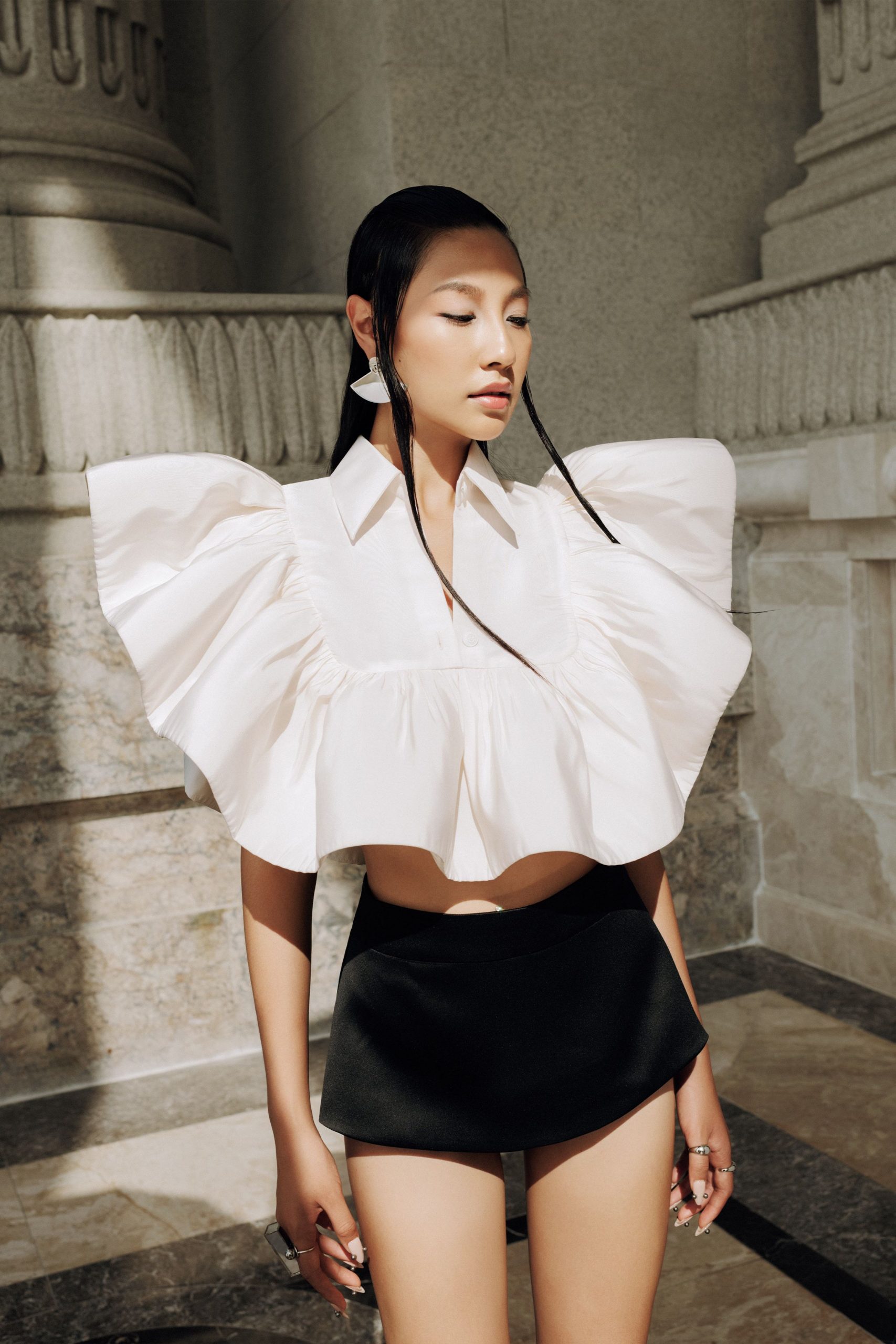 white cotton short-sleeve collared fitted ruffled cropped top