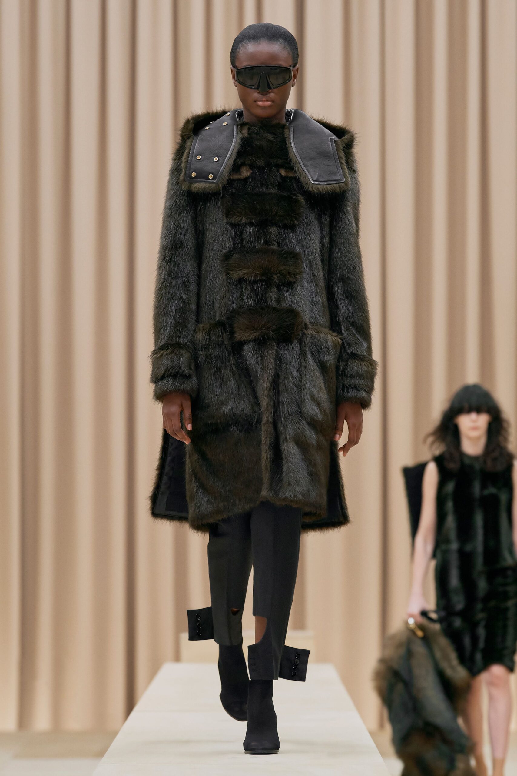 Burberry F/W 21 Look 240