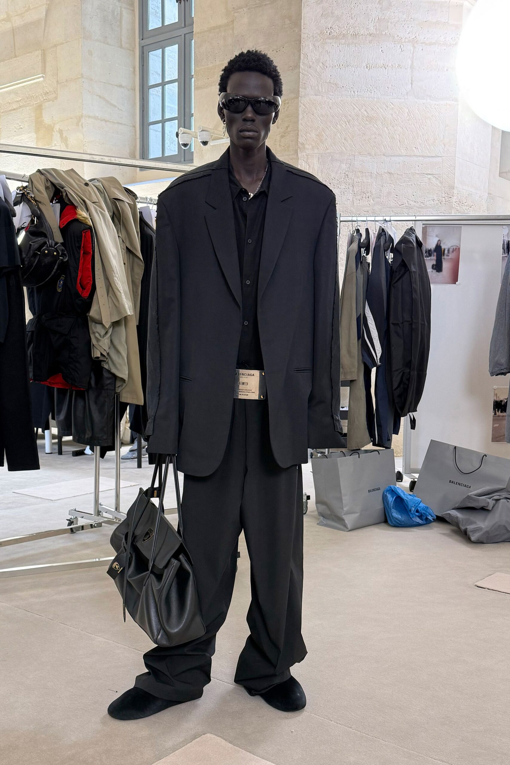 black long-sleeve collared oversized buttoned suit
