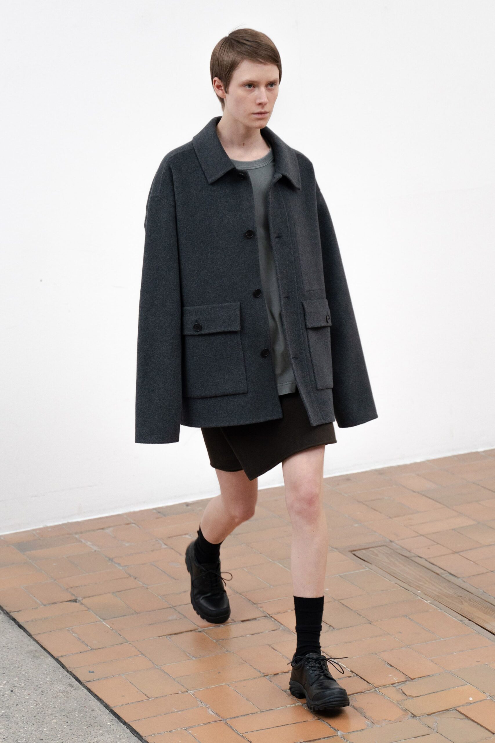gray wool long-sleeve collared relaxed buttoned pockets jacket