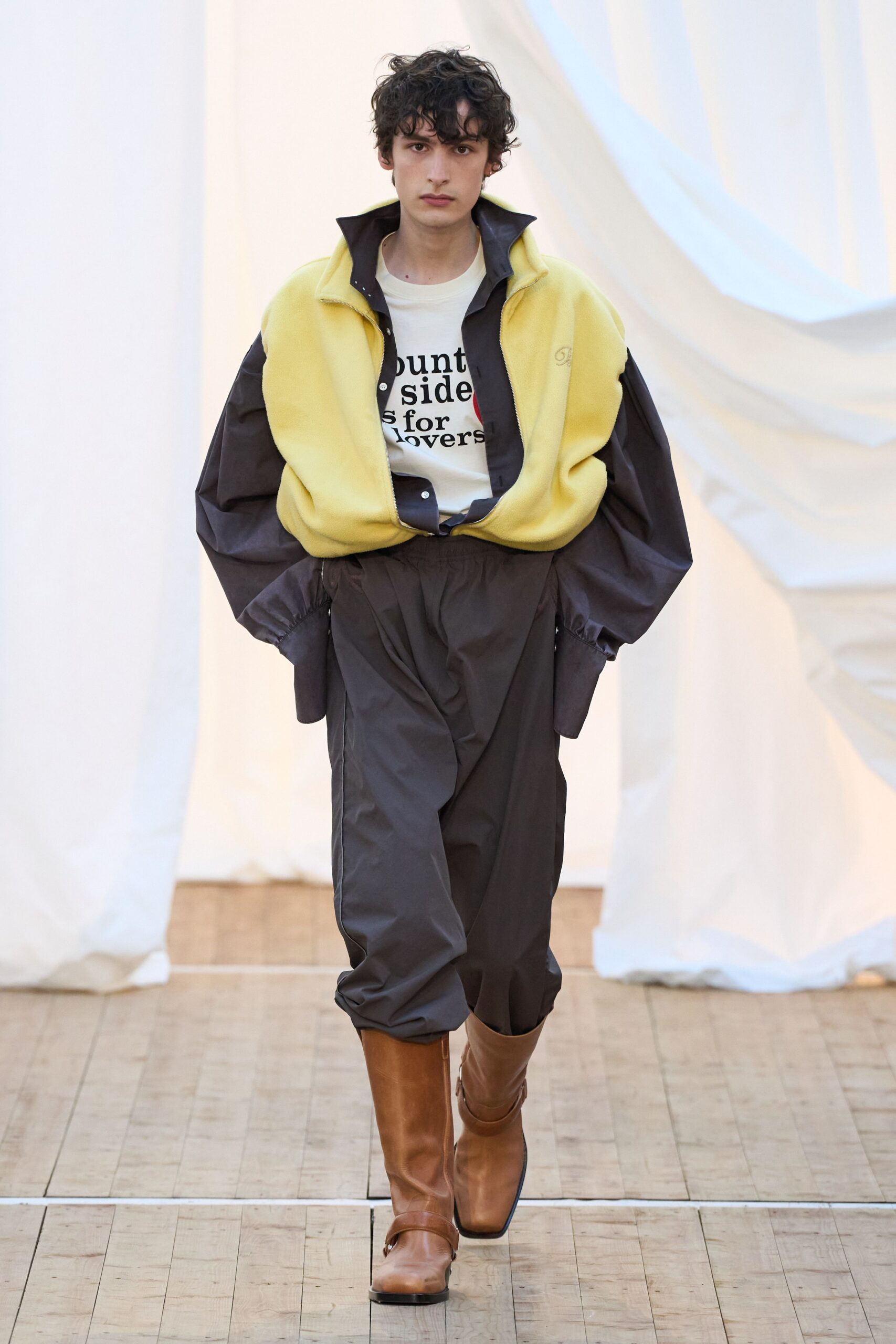 yellow gray relaxed jacket with cargo pants