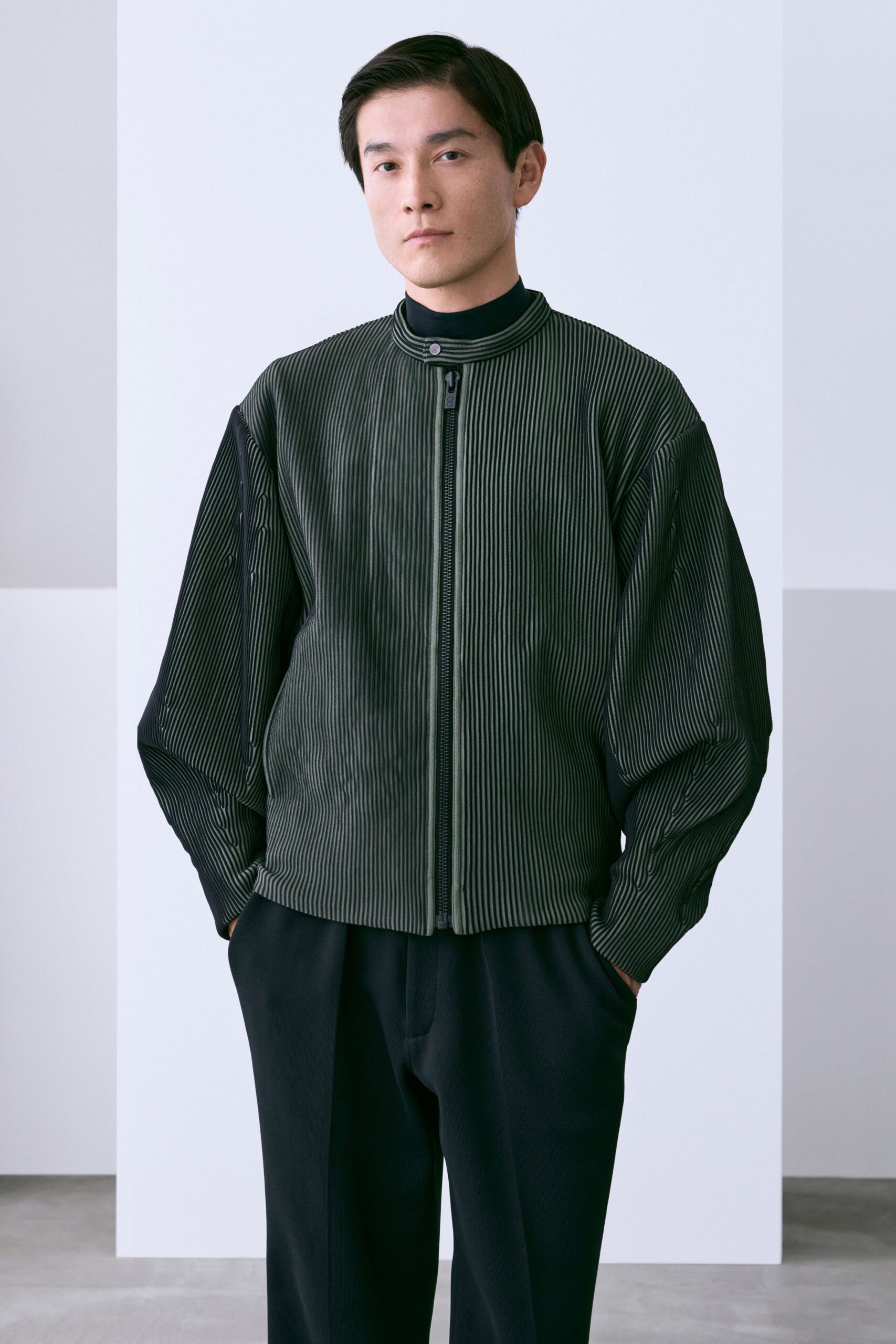 black cotton long-sleeve high-neck oversized zippered pleated jacket