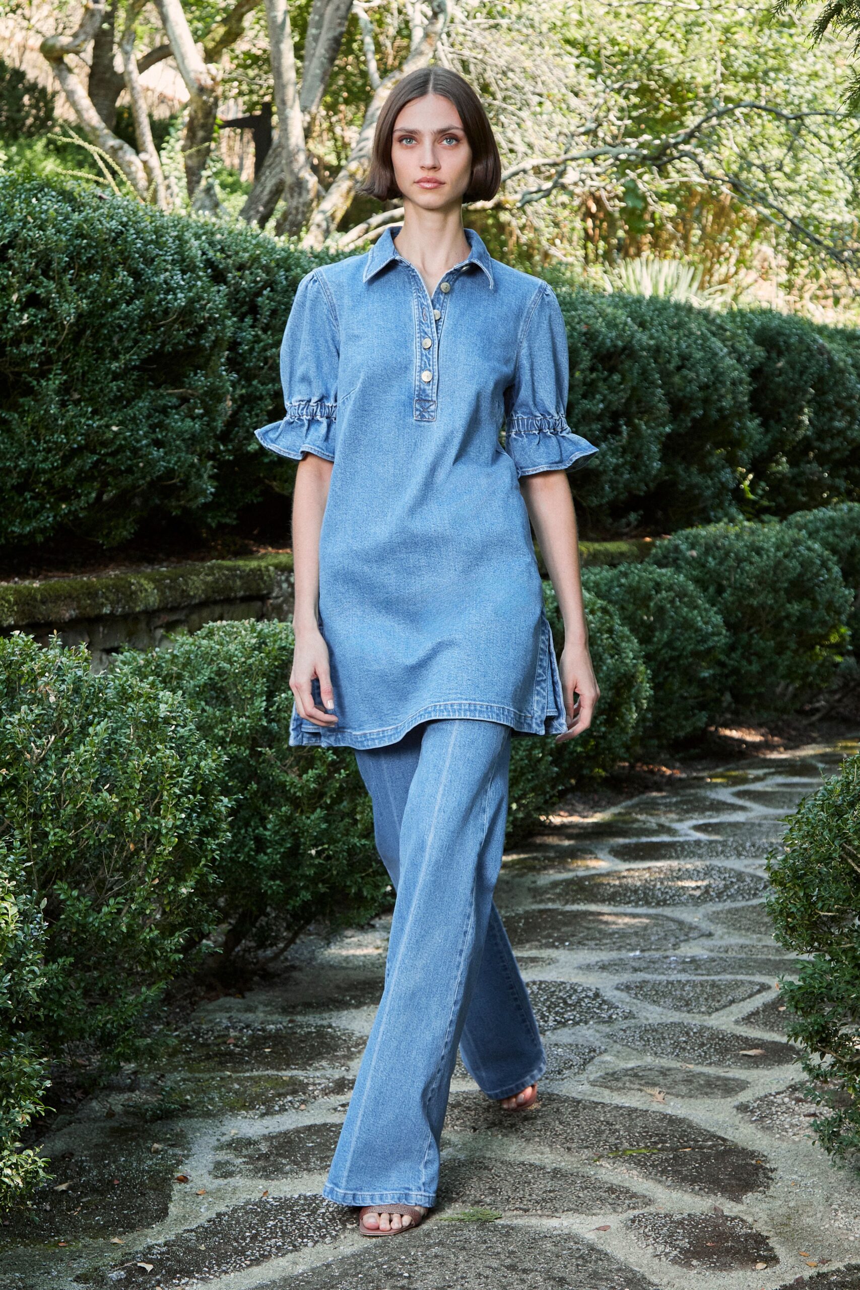 blue denim short-sleeve collared relaxed buttoned short shirt-dress