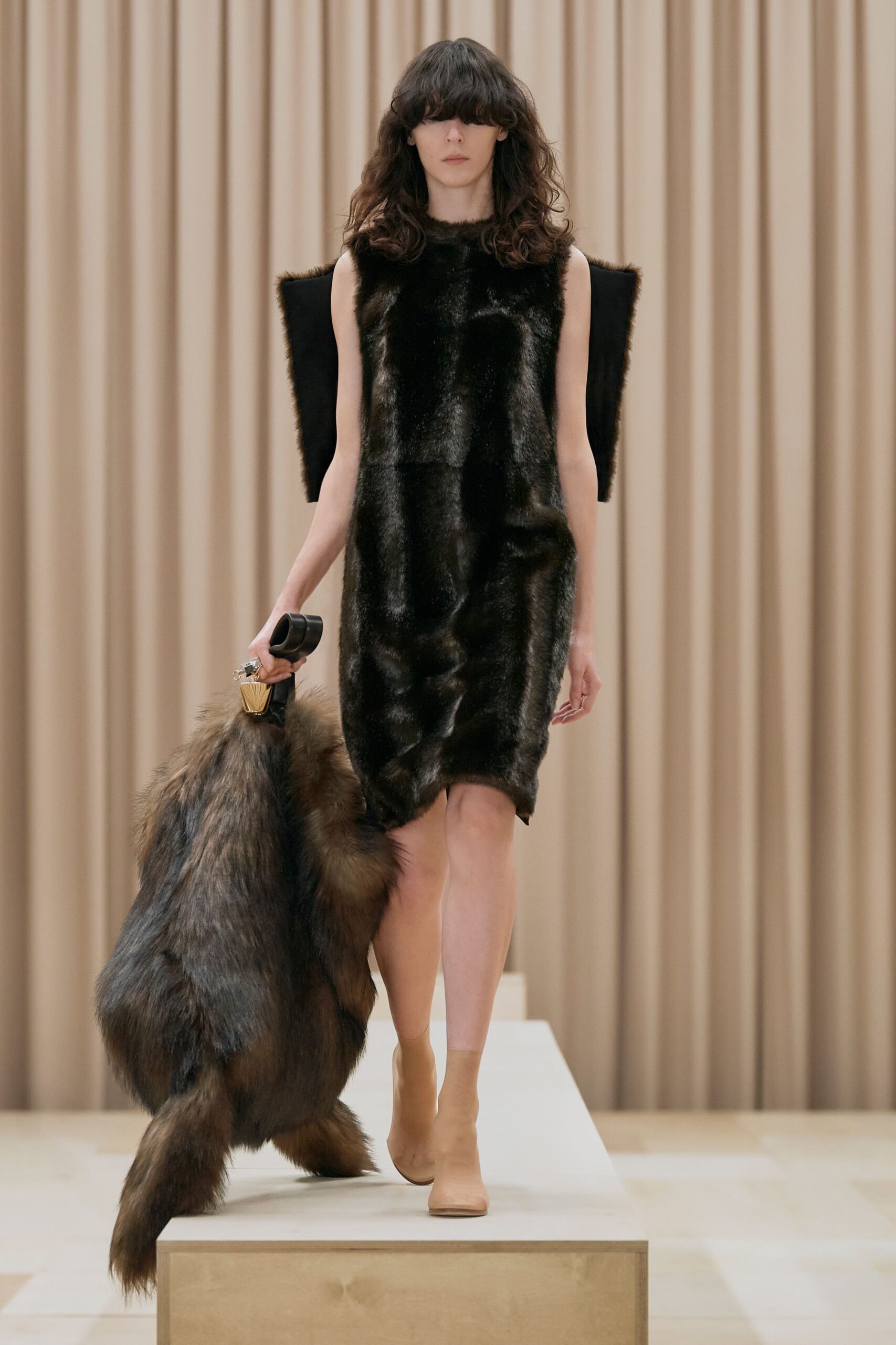 Burberry F/W 21 Look 243