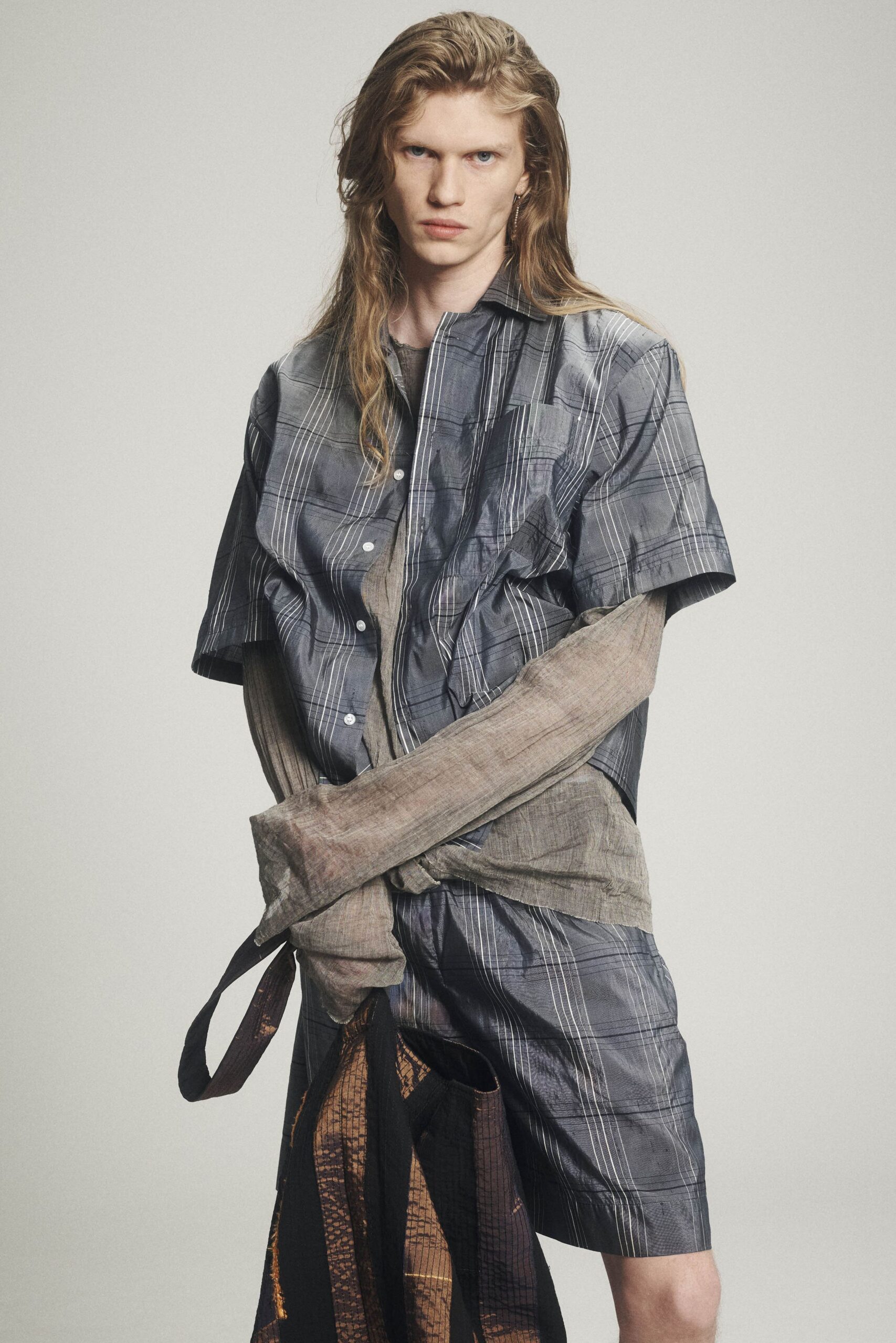 gray cotton short-sleeve collared oversized buttoned striped shirt