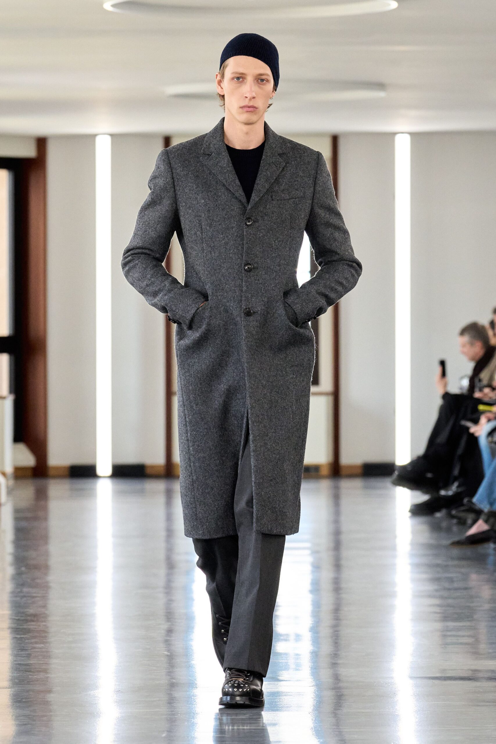 gray wool long-sleeve collared tailored buttoned coat