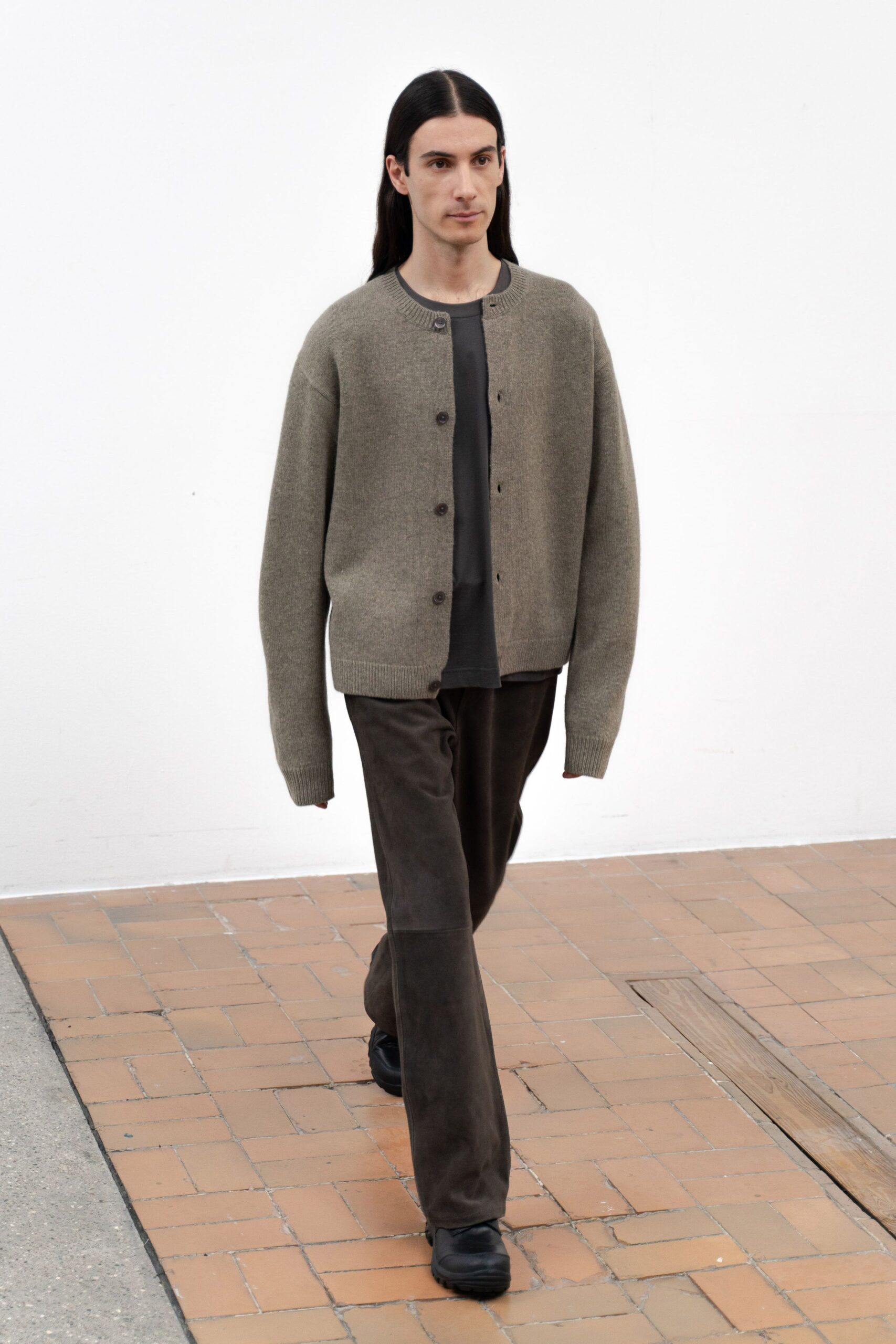 gray oversized cardigan with black t-shirt