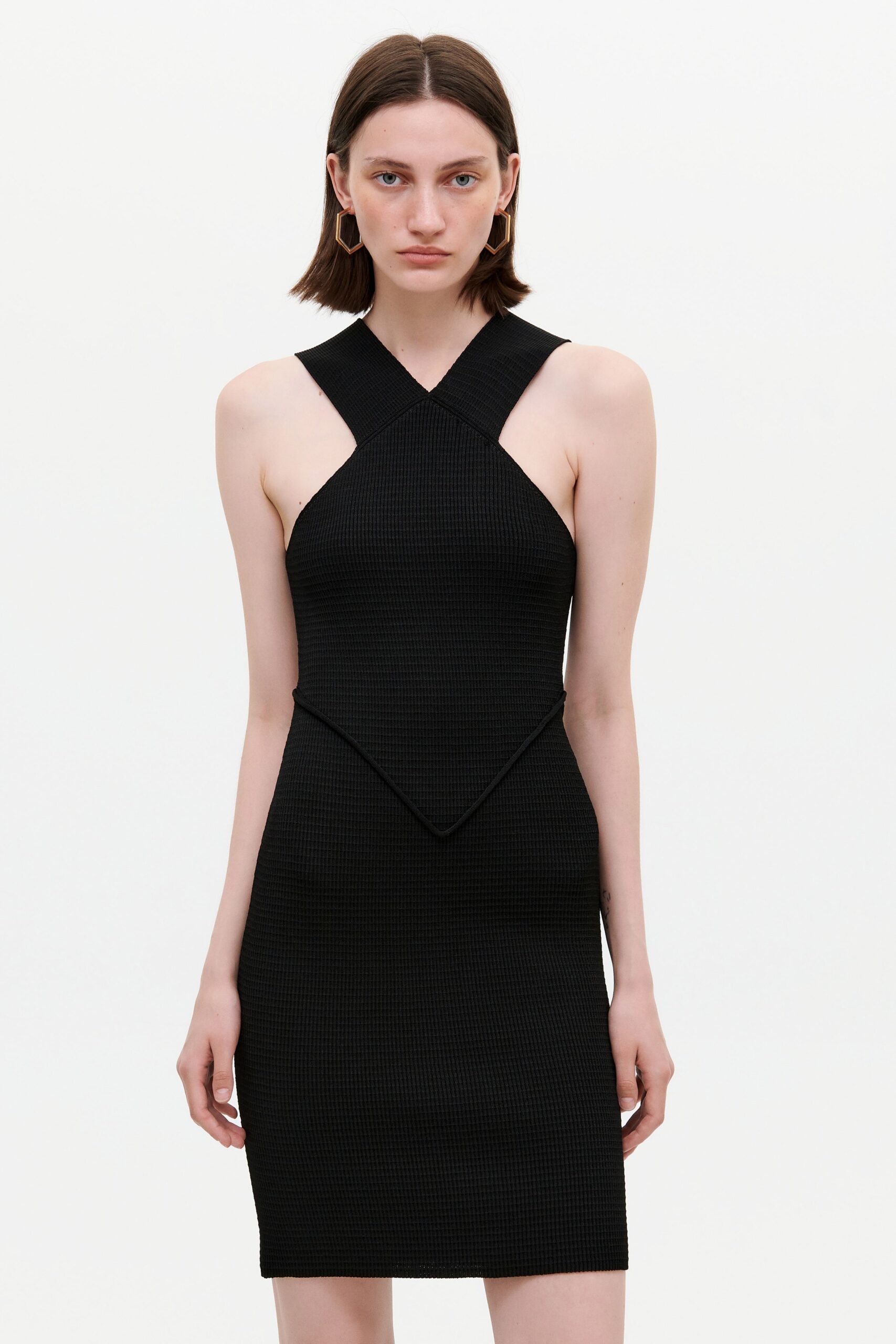 black fitted sleeveless dress