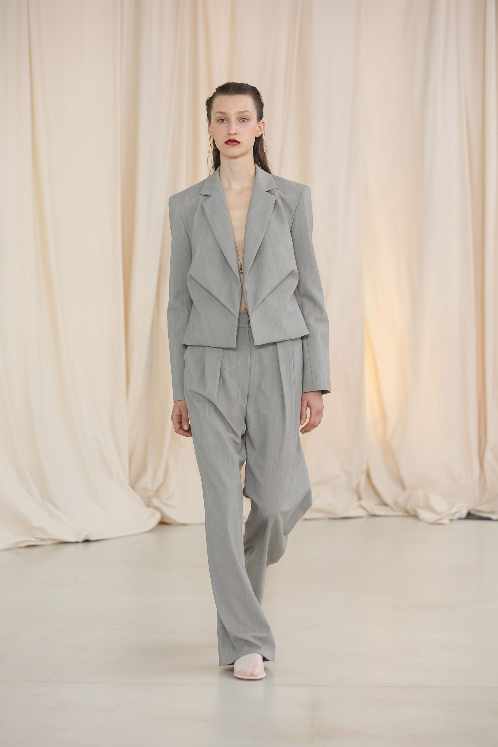 gray wool long-sleeve collared structured layered pockets jacket