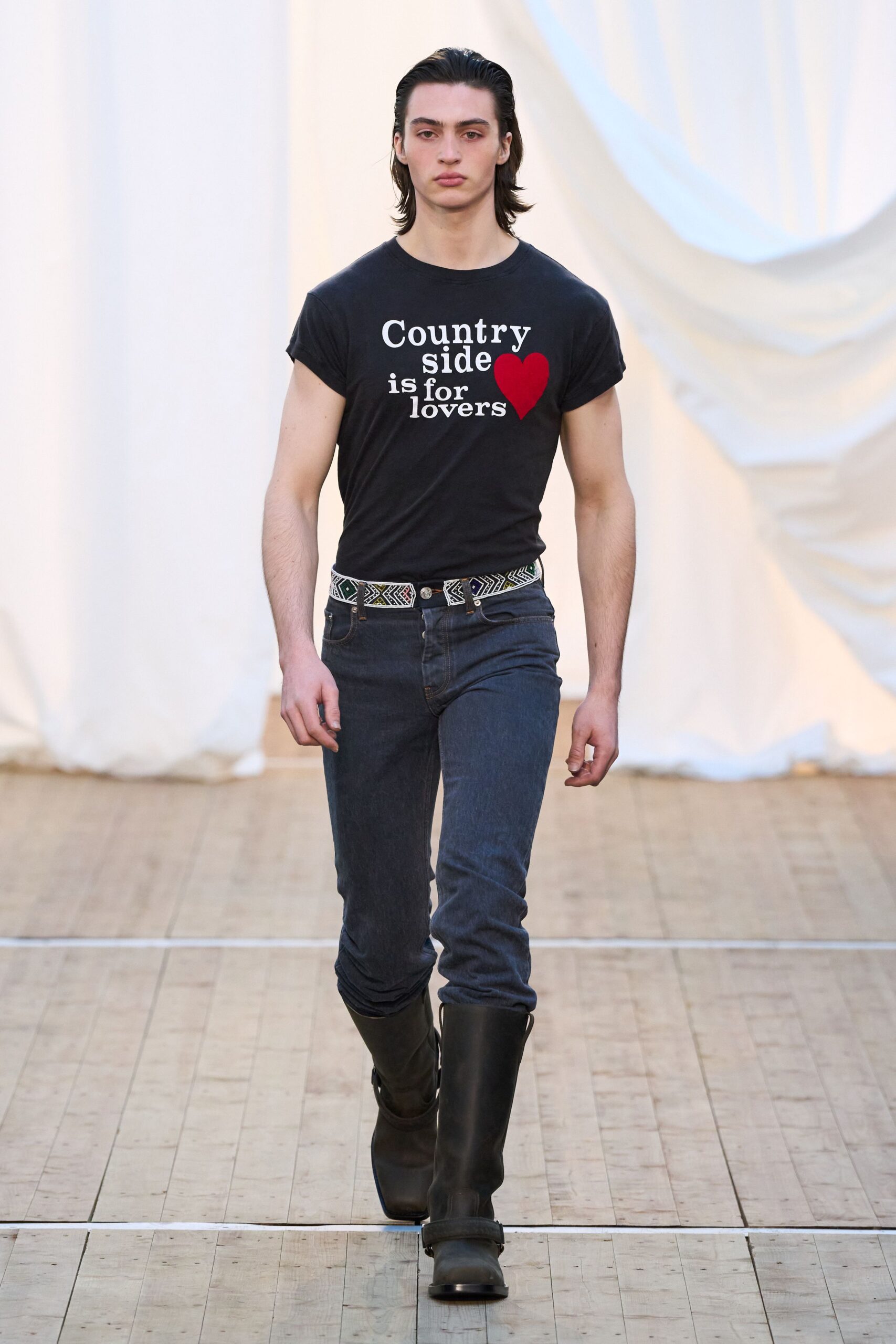 black t-shirt with blue jeans