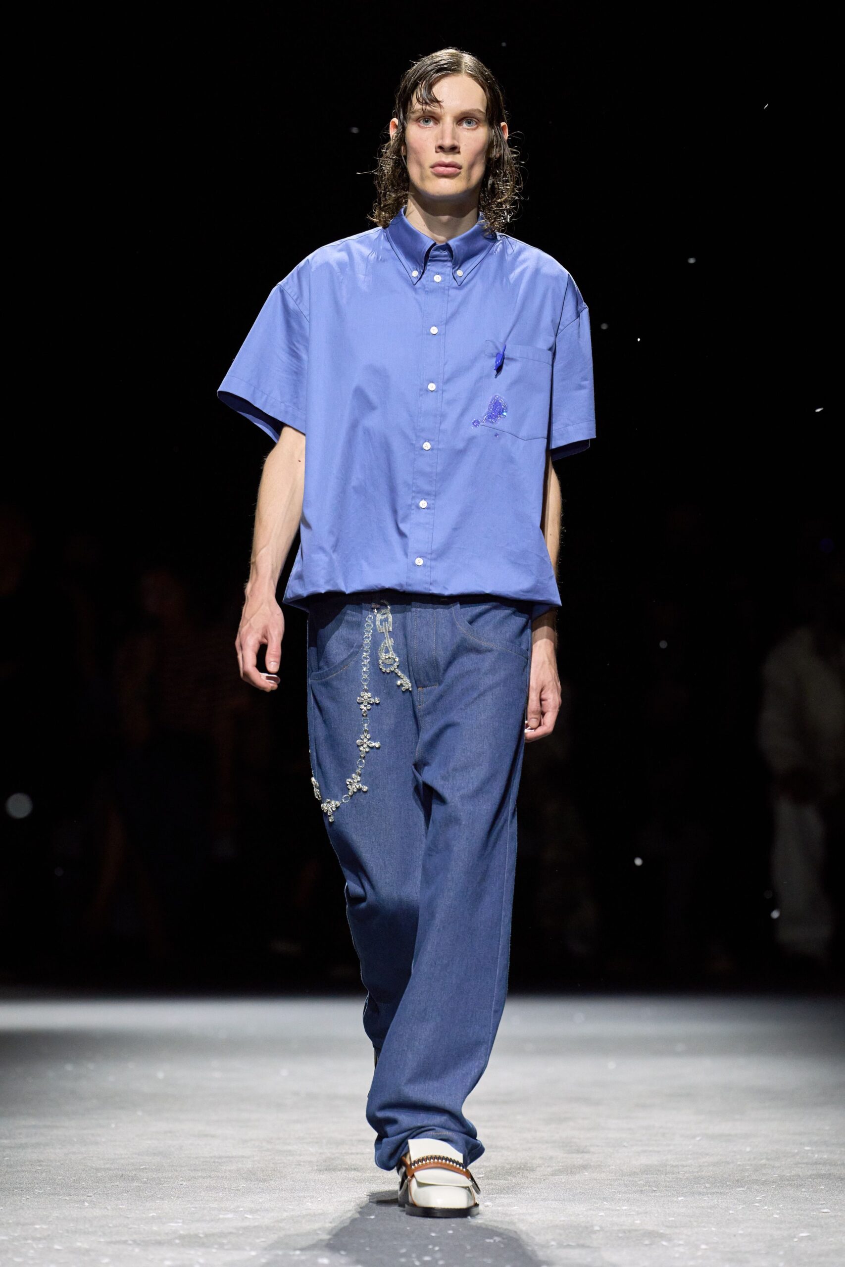 blue relaxed shirt with denim pants
