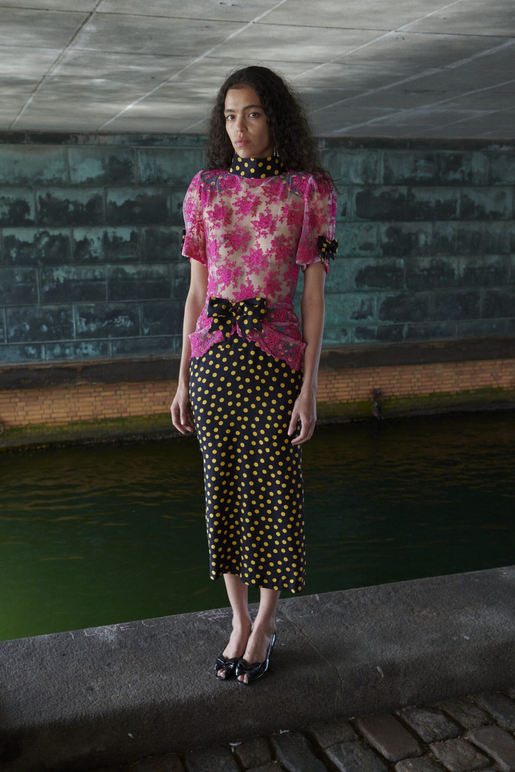 black lace short-sleeve high-neck fitted floral printed dress