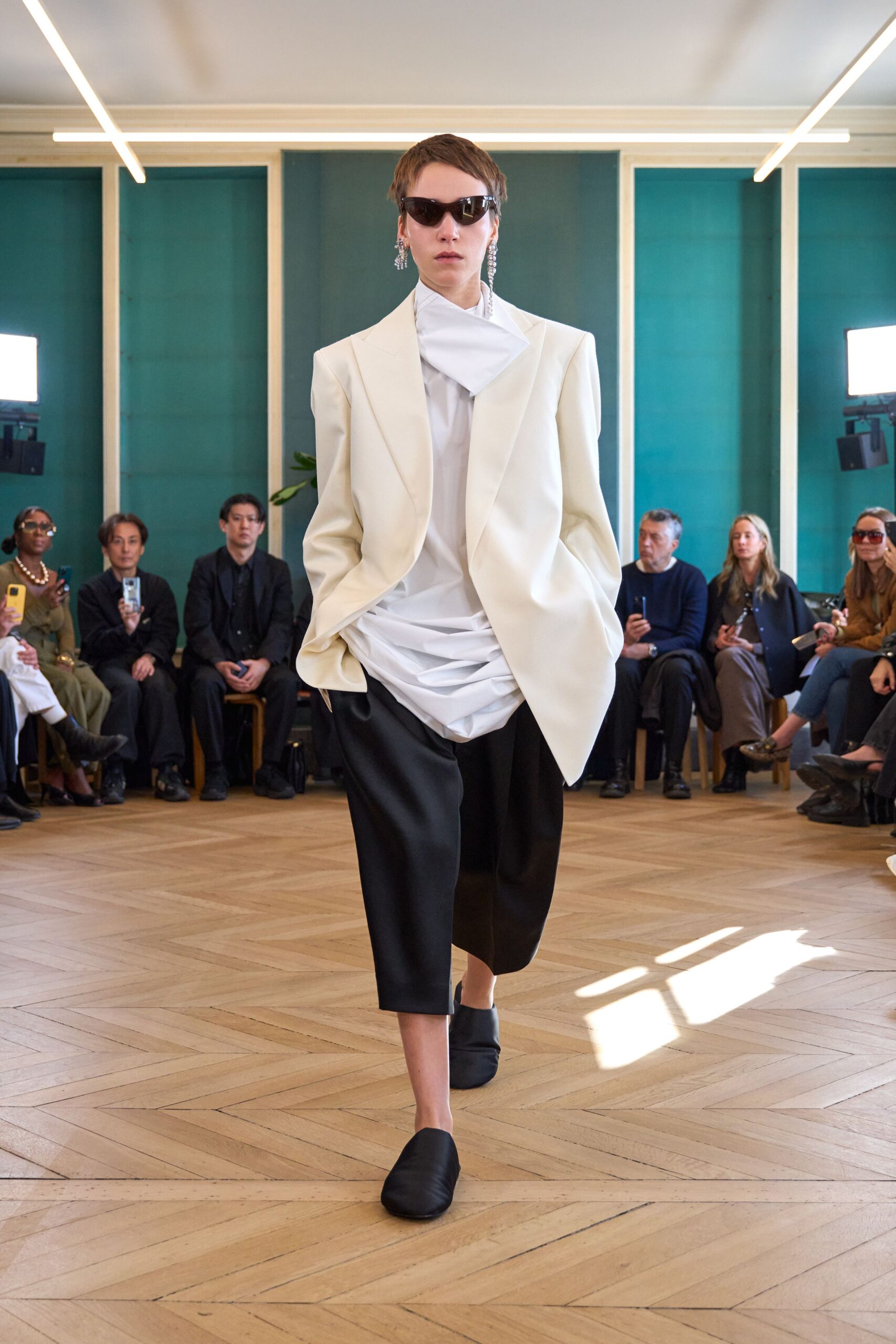white blazer black pants outfit