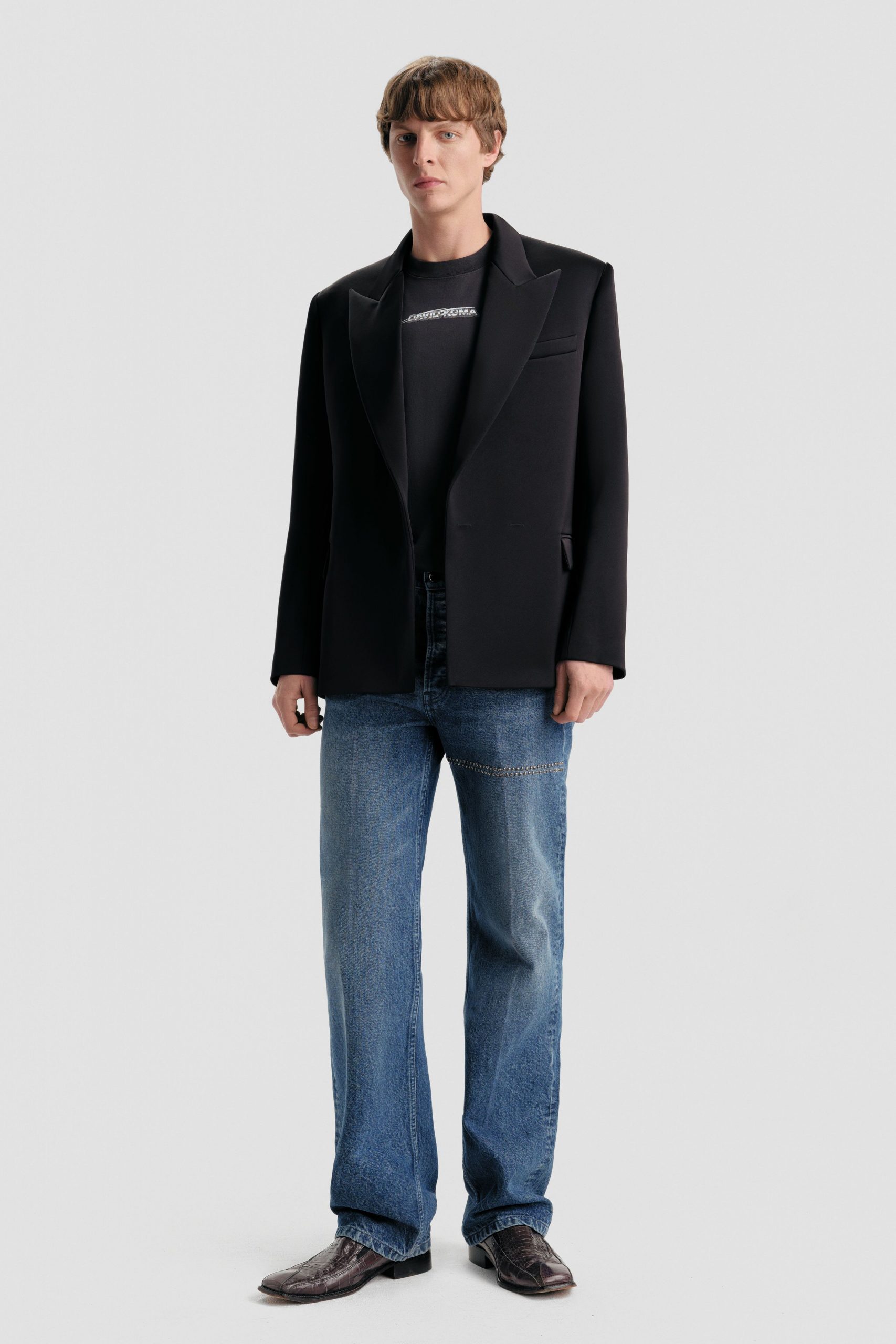 black blazer with t-shirt and jeans