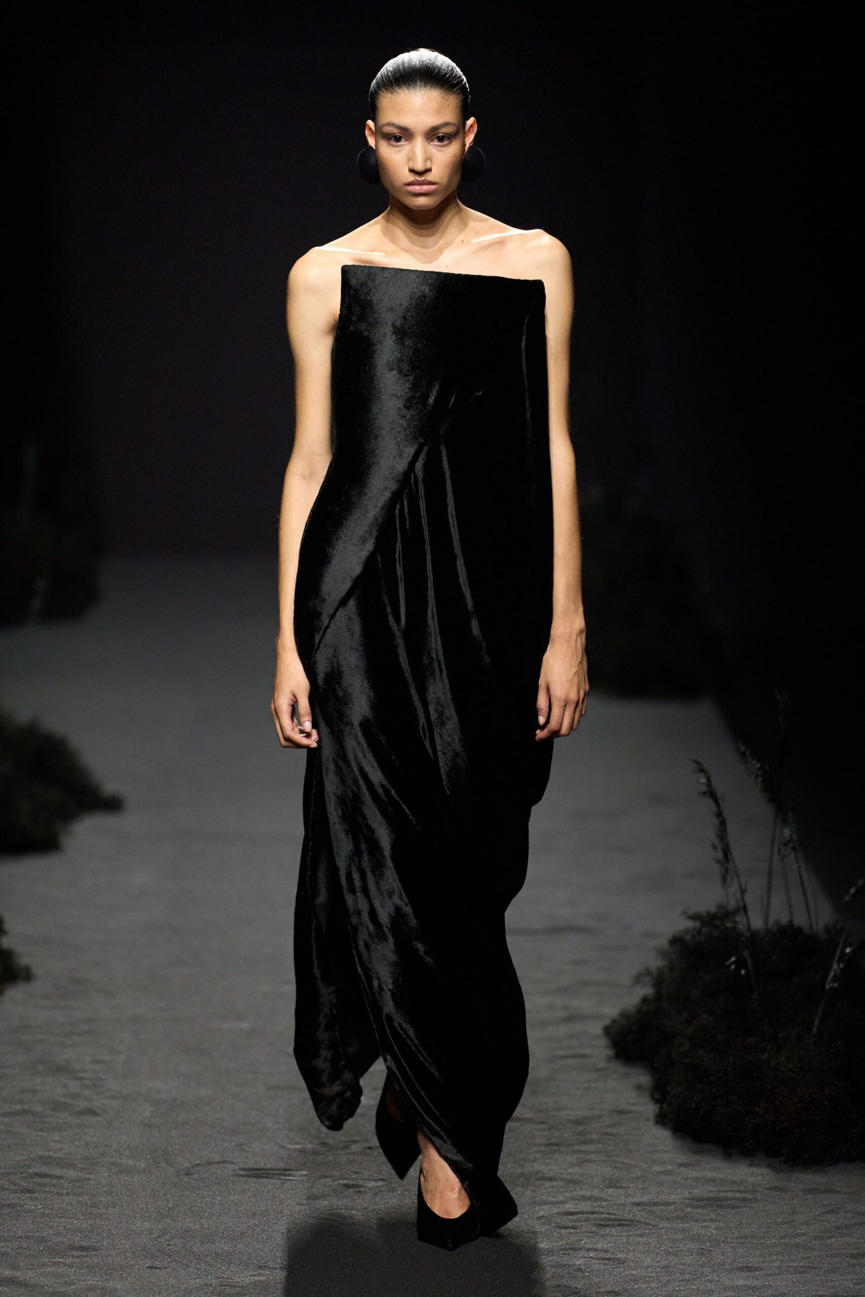 Ashi Studio F/W 24 Couture Look 180