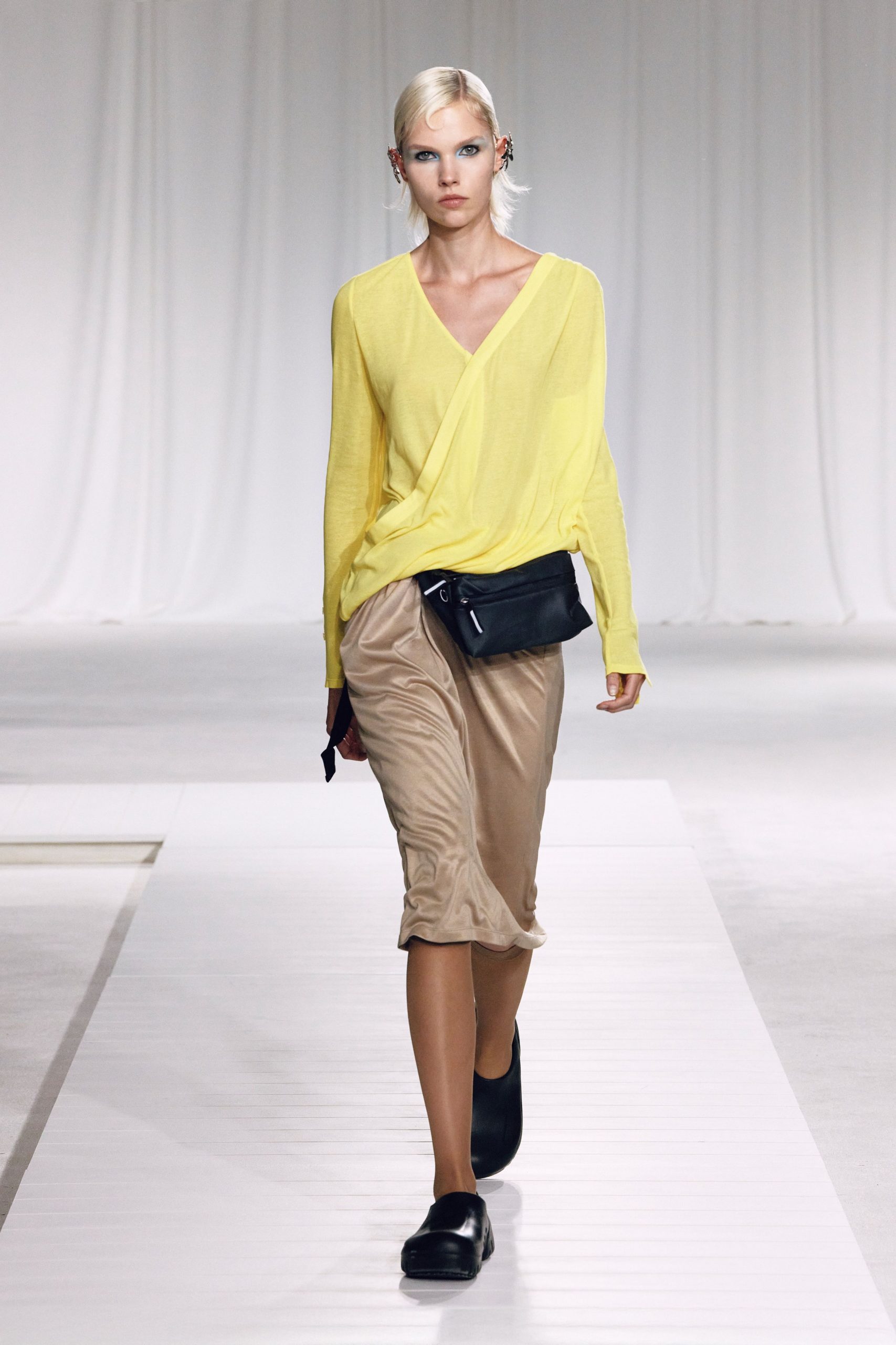 yellow relaxed top beige pencil skirt