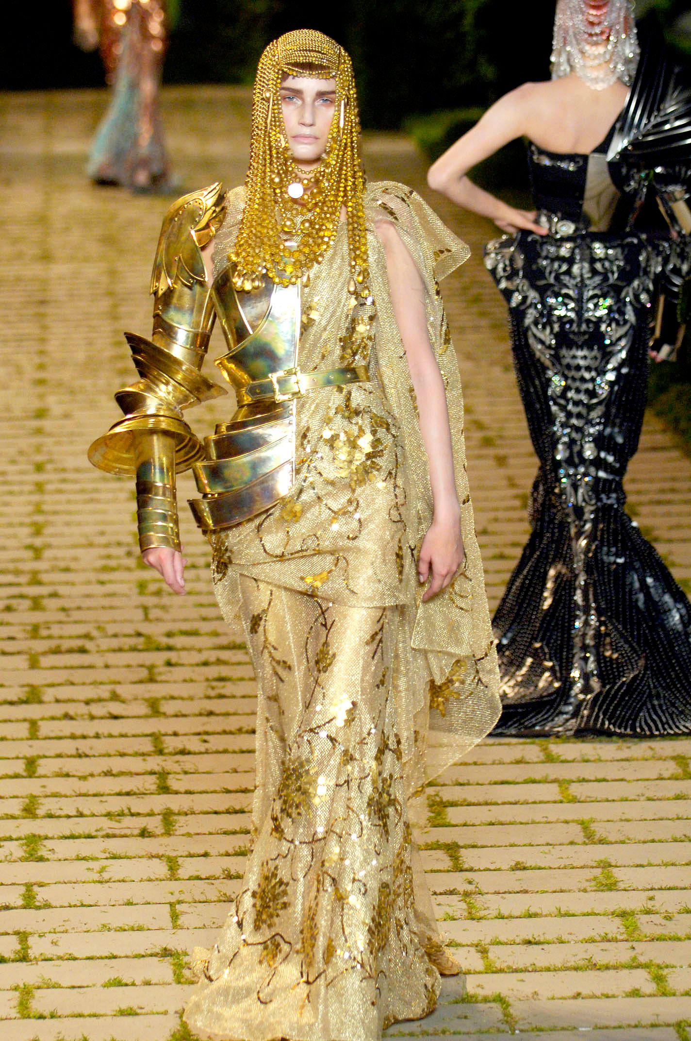 Christian Dior F/W 06 Couture Look 7