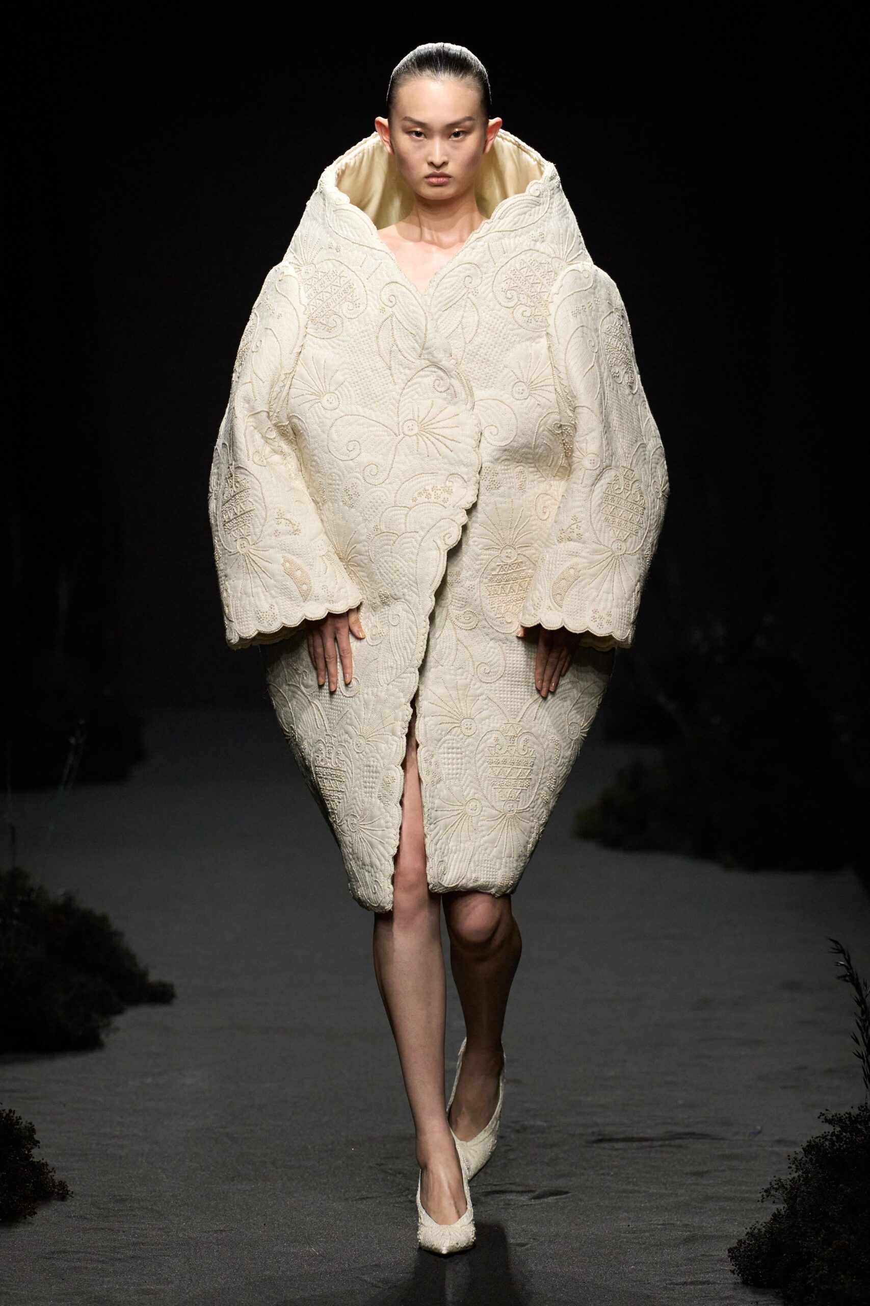 Ashi Studio F/W 24 Couture Look 191
