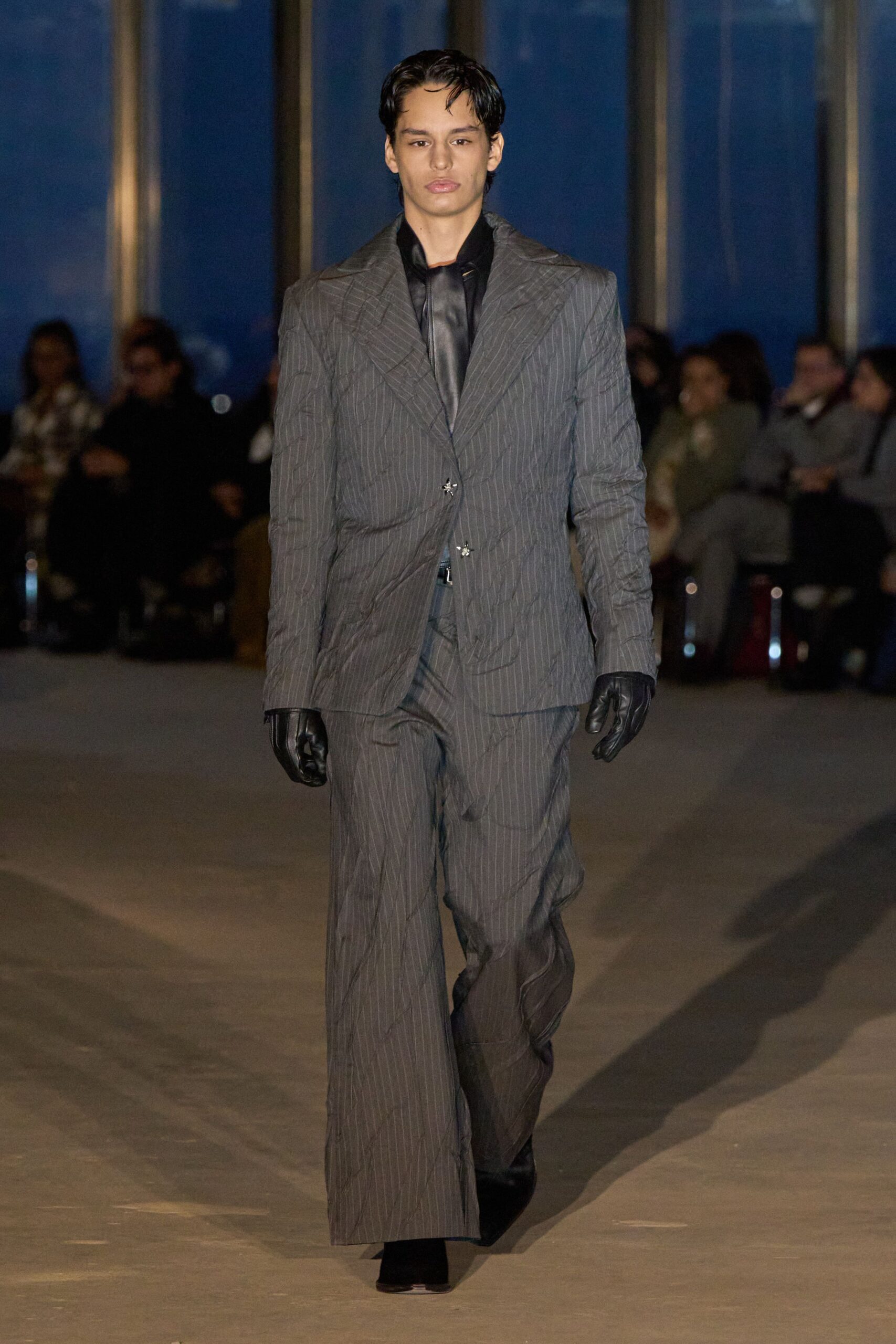 black leather fitted gloves