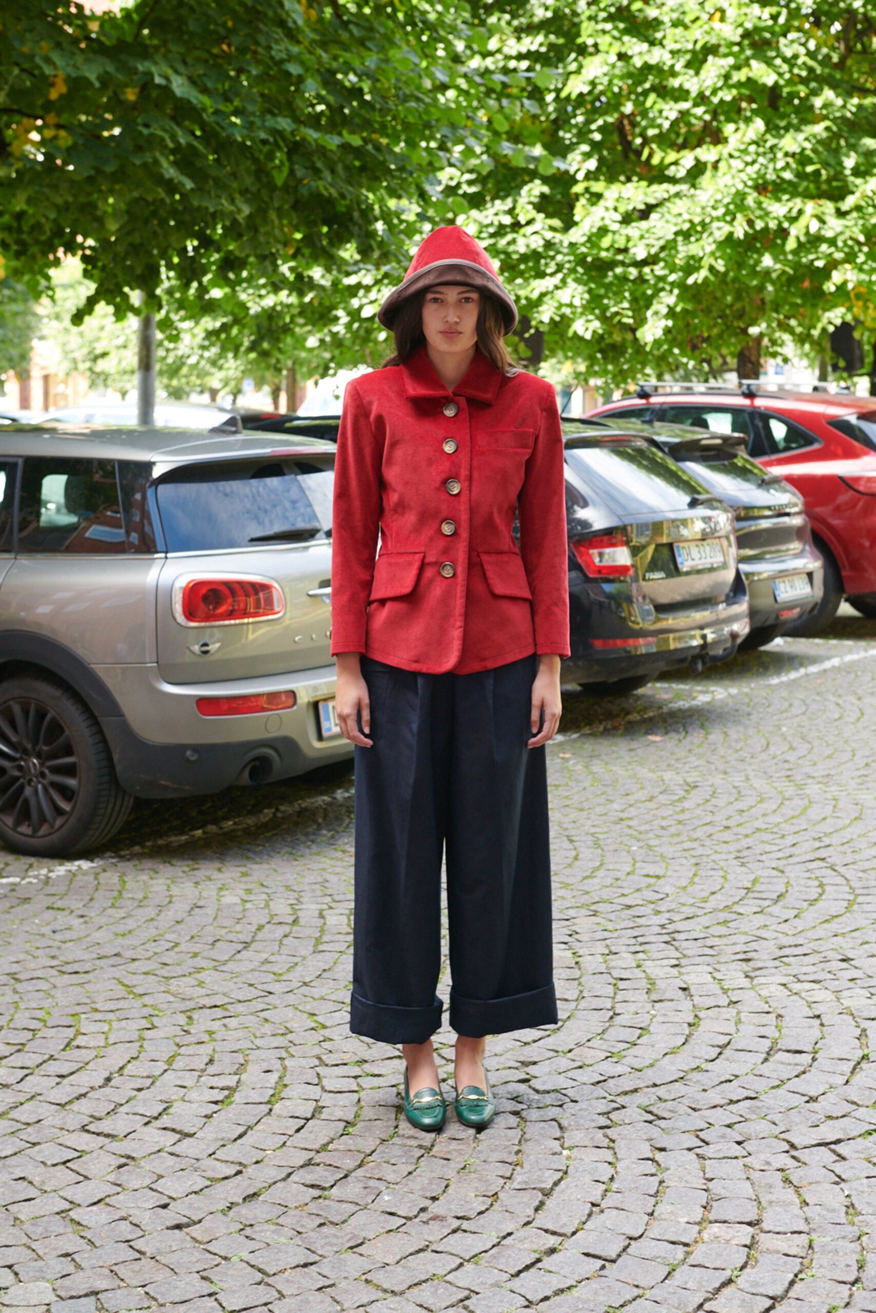 red jacket blue pants green shoes