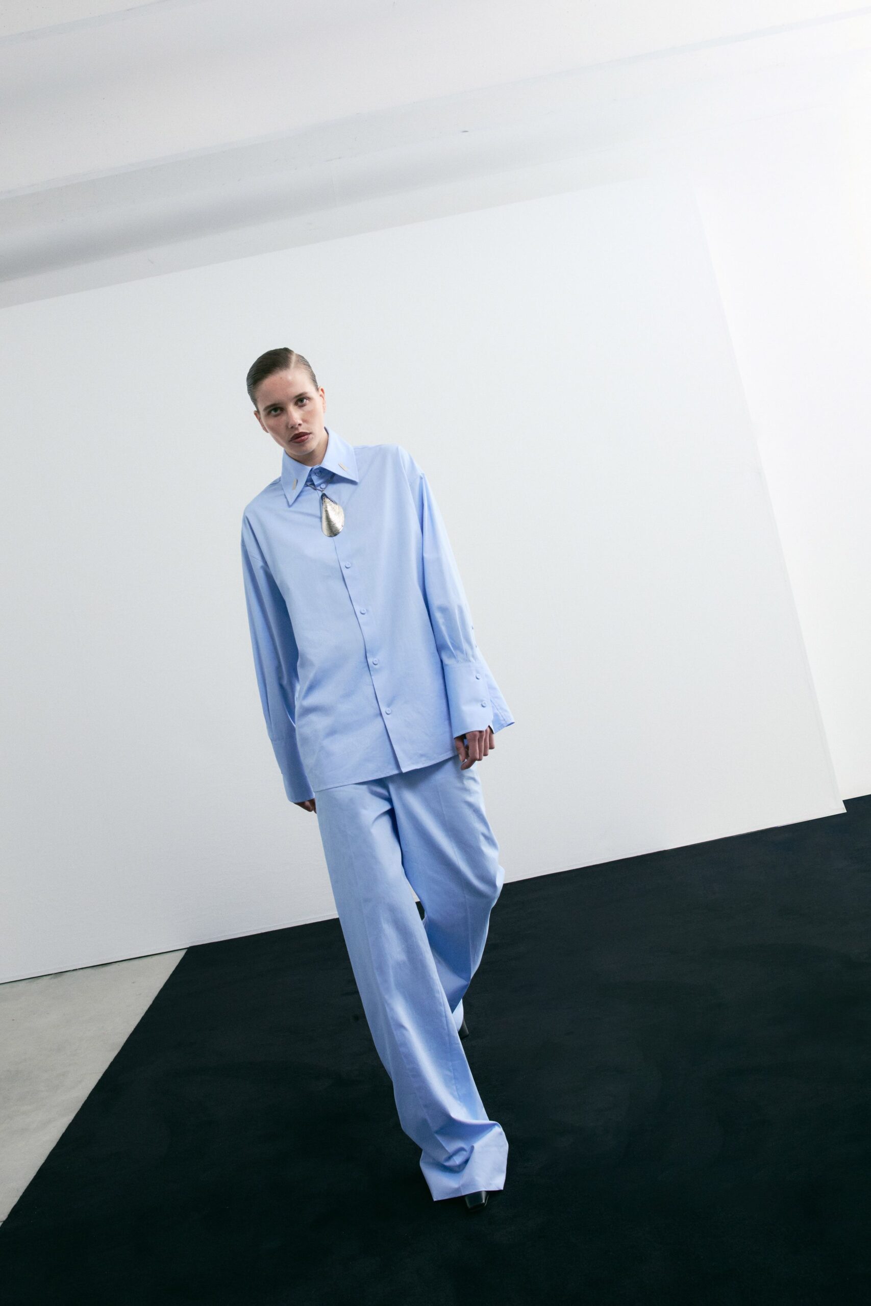 blue cotton long-sleeve collared oversized buttoned shirt