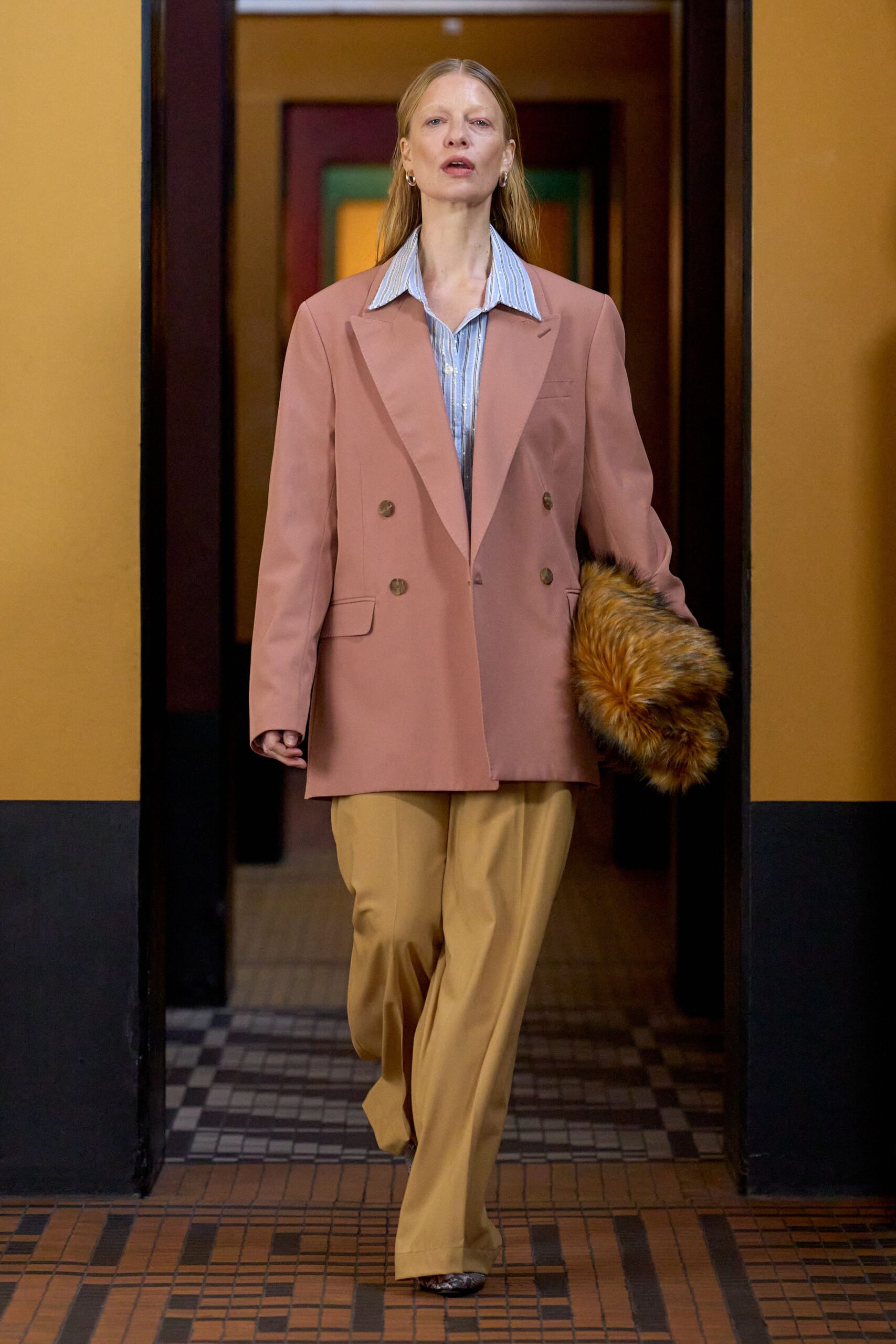 pink wool long-sleeve collared tailored buttoned blazer