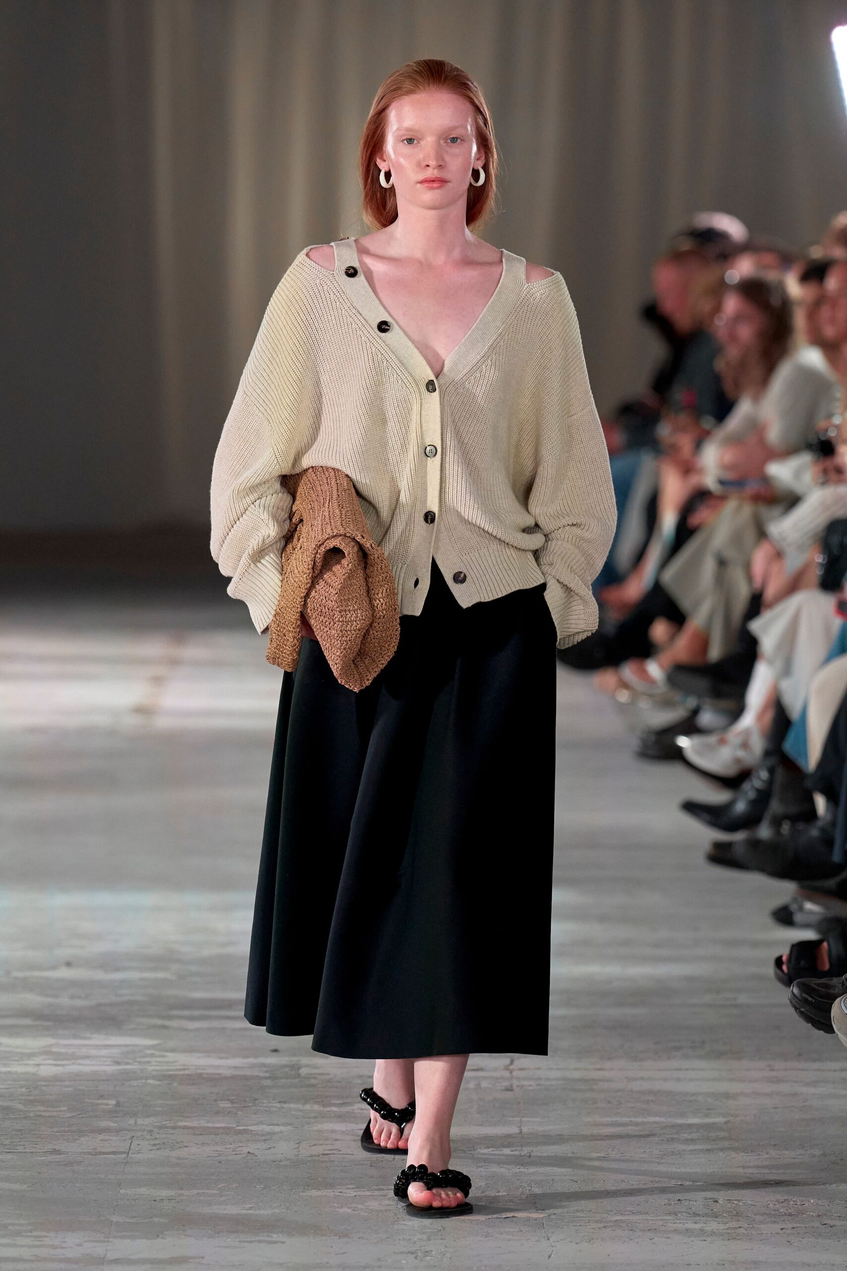 beige cotton long-sleeve collared relaxed buttoned cardigan