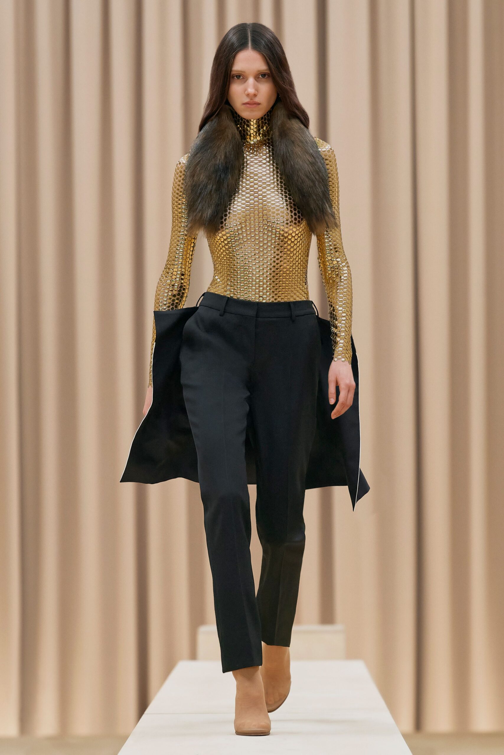 Burberry F/W 21 Look 297