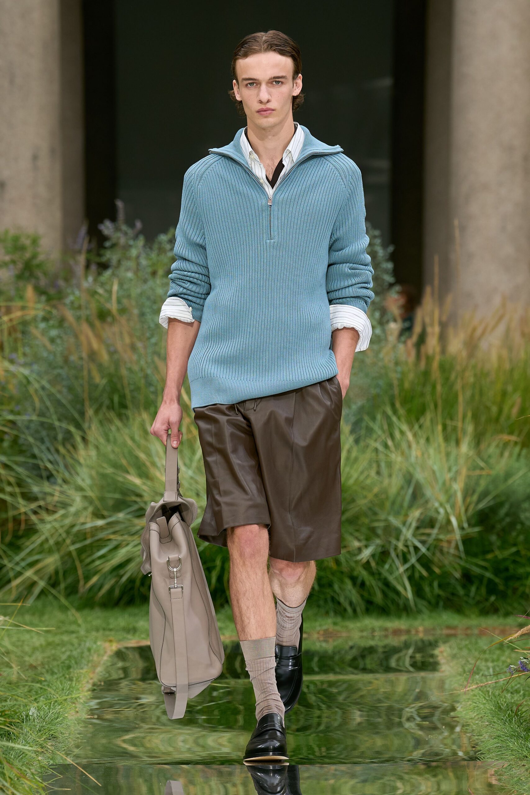 brown leather fitted straight-leg short shorts