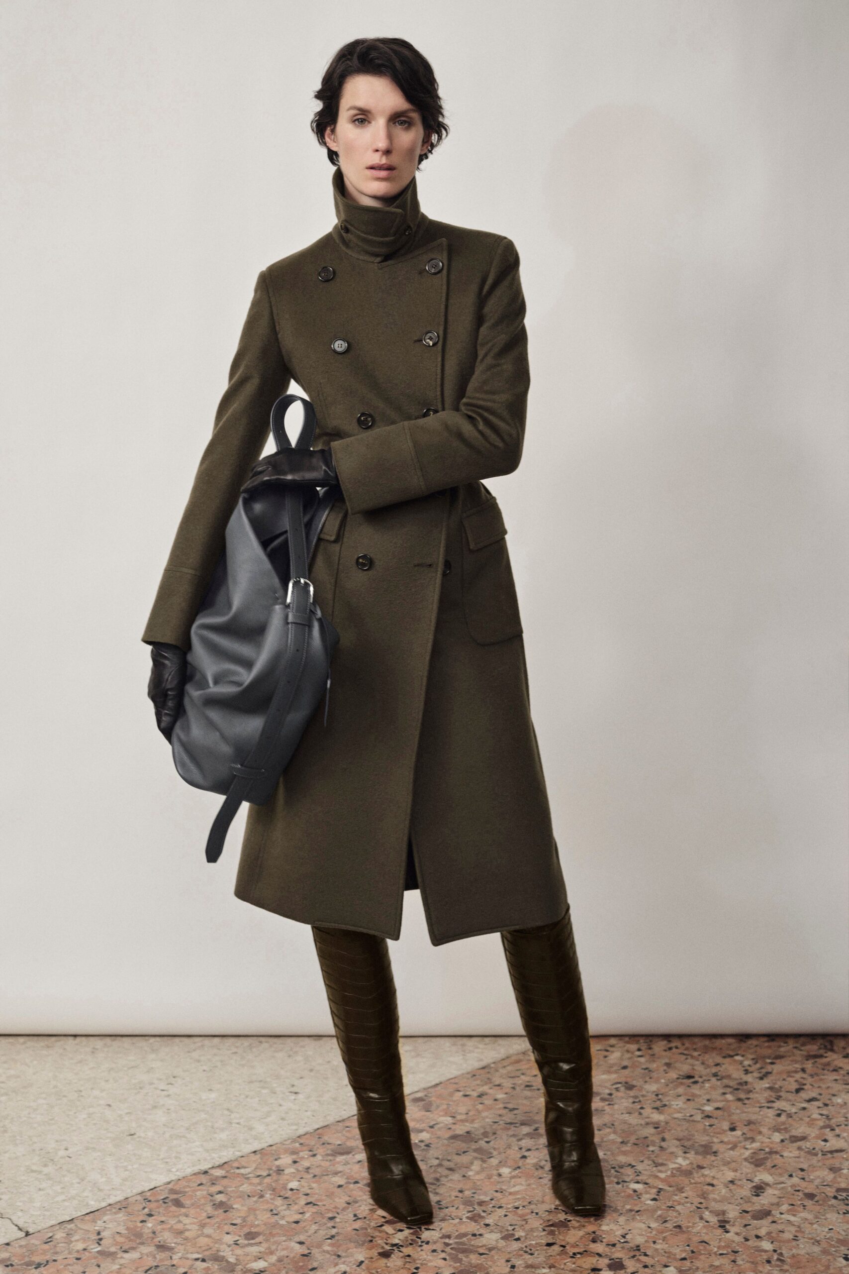 green wool long-sleeve collared tailored buttoned coat