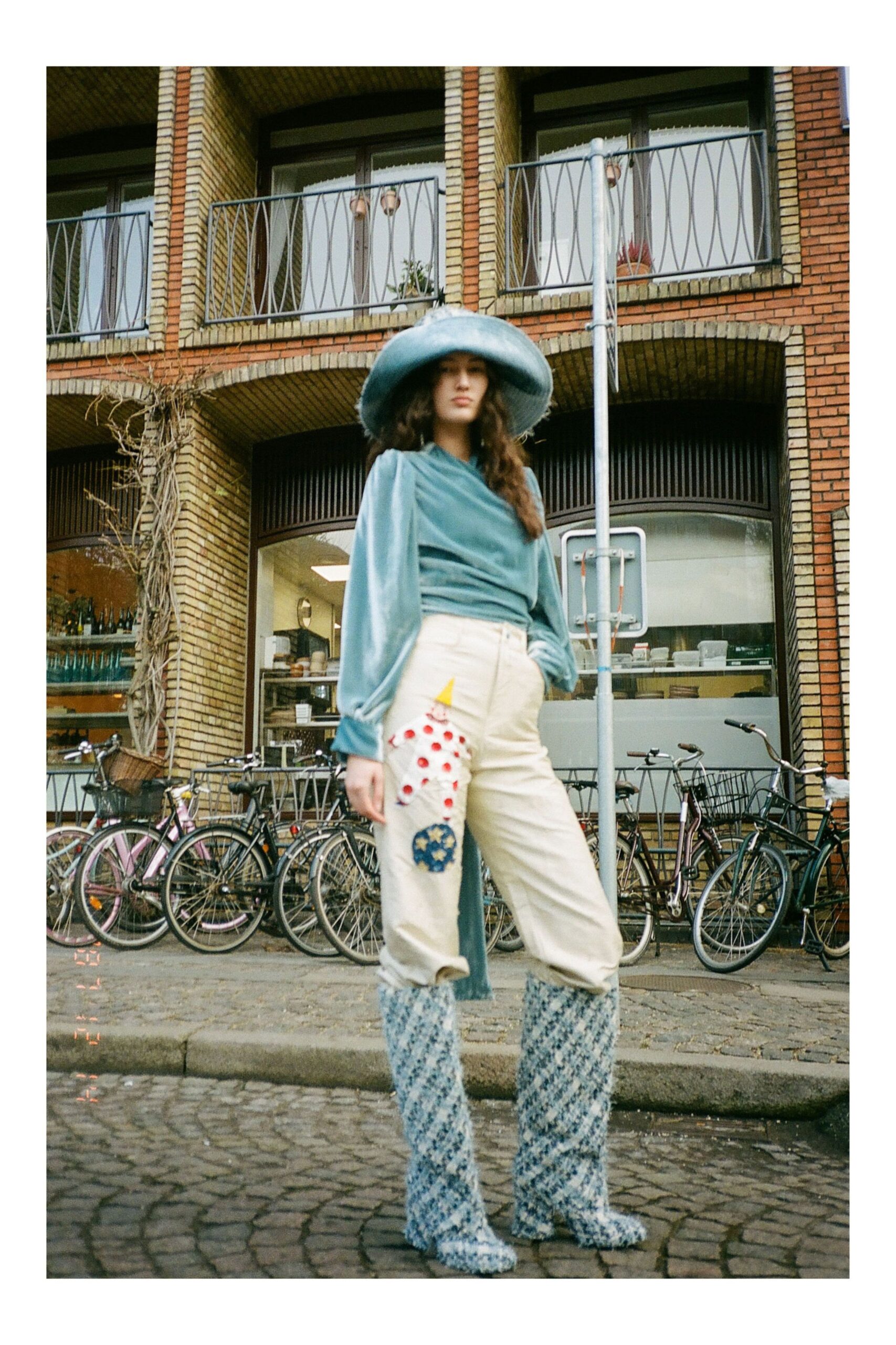teal velvet fitted top with white pants