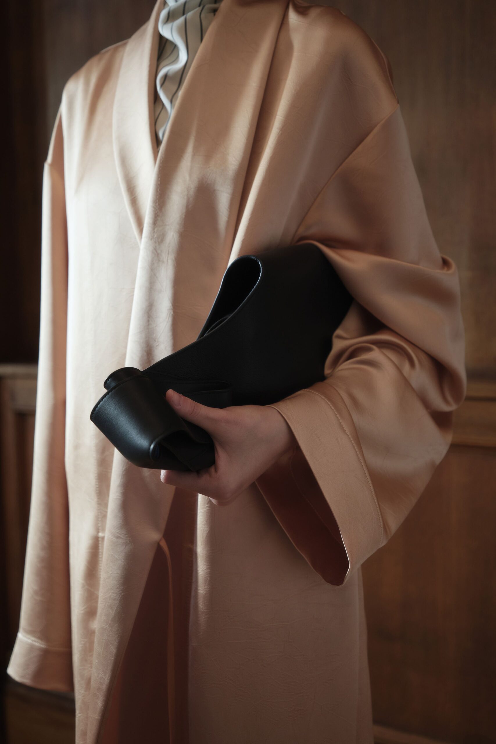 peach silk relaxed coat with black bag