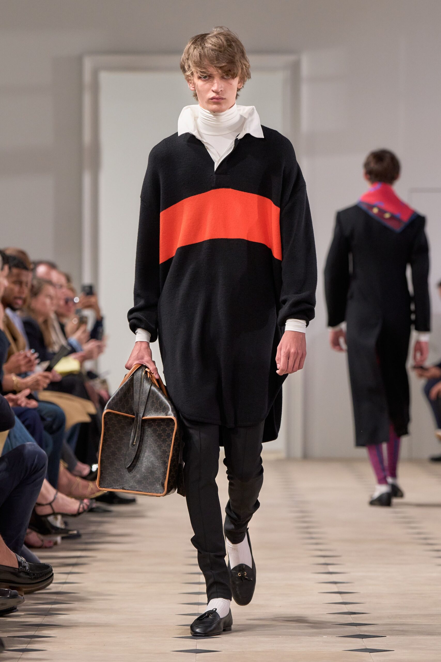 black color-blocked shirt with bag