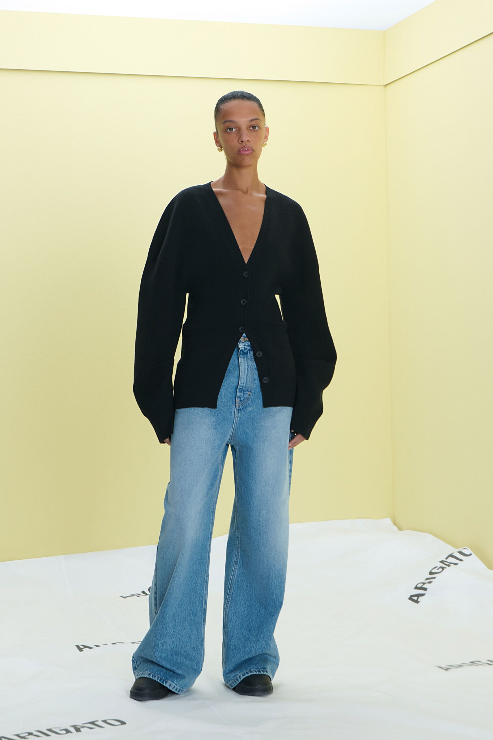 black oversized cardigan with jeans