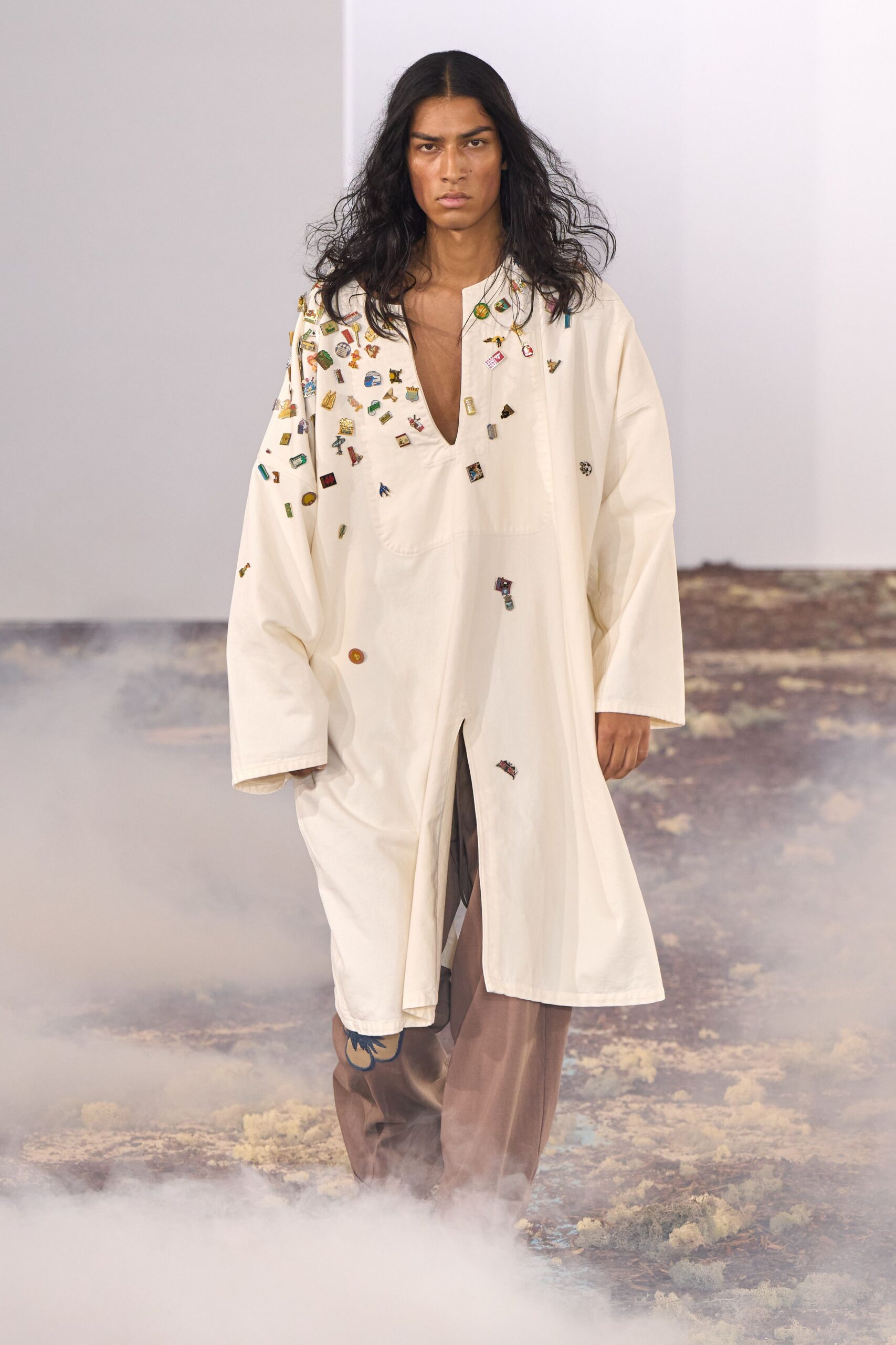 ivory cotton long-sleeve v-neck oversized embroidered printed shirt