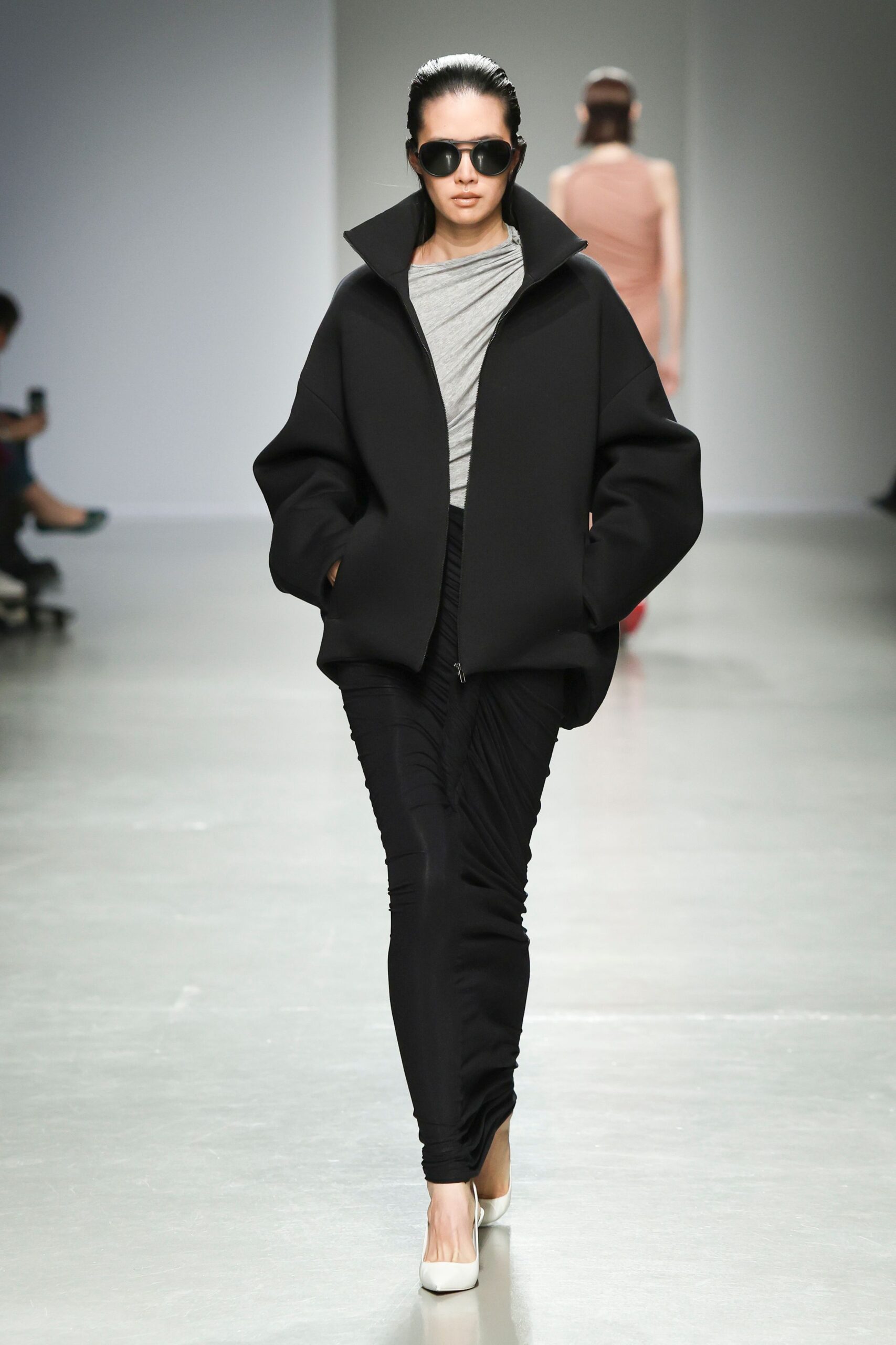black wool long-sleeve collared oversized zippered jacket