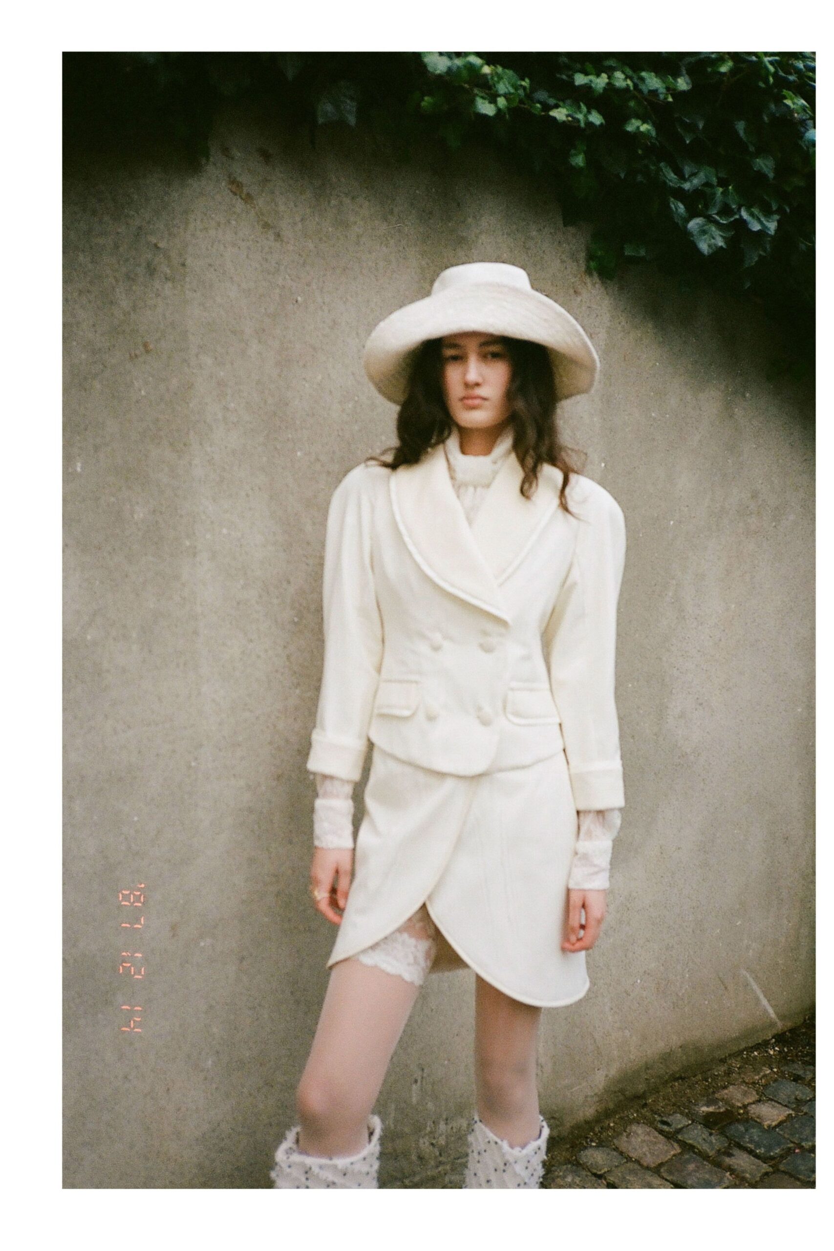 white cotton long-sleeve collared fitted structured buttoned blazer