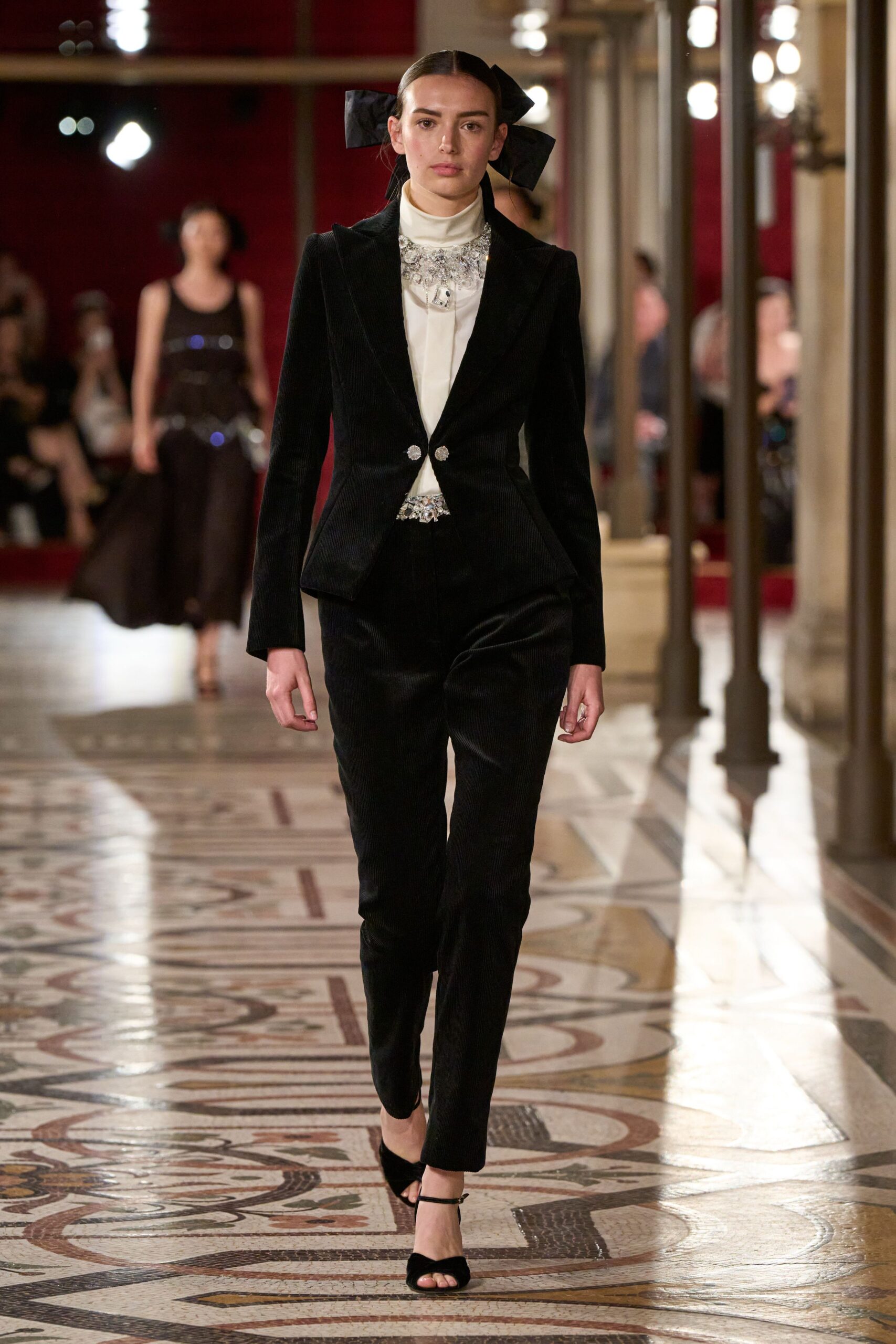 Chanel F/W 24 Couture Look 317