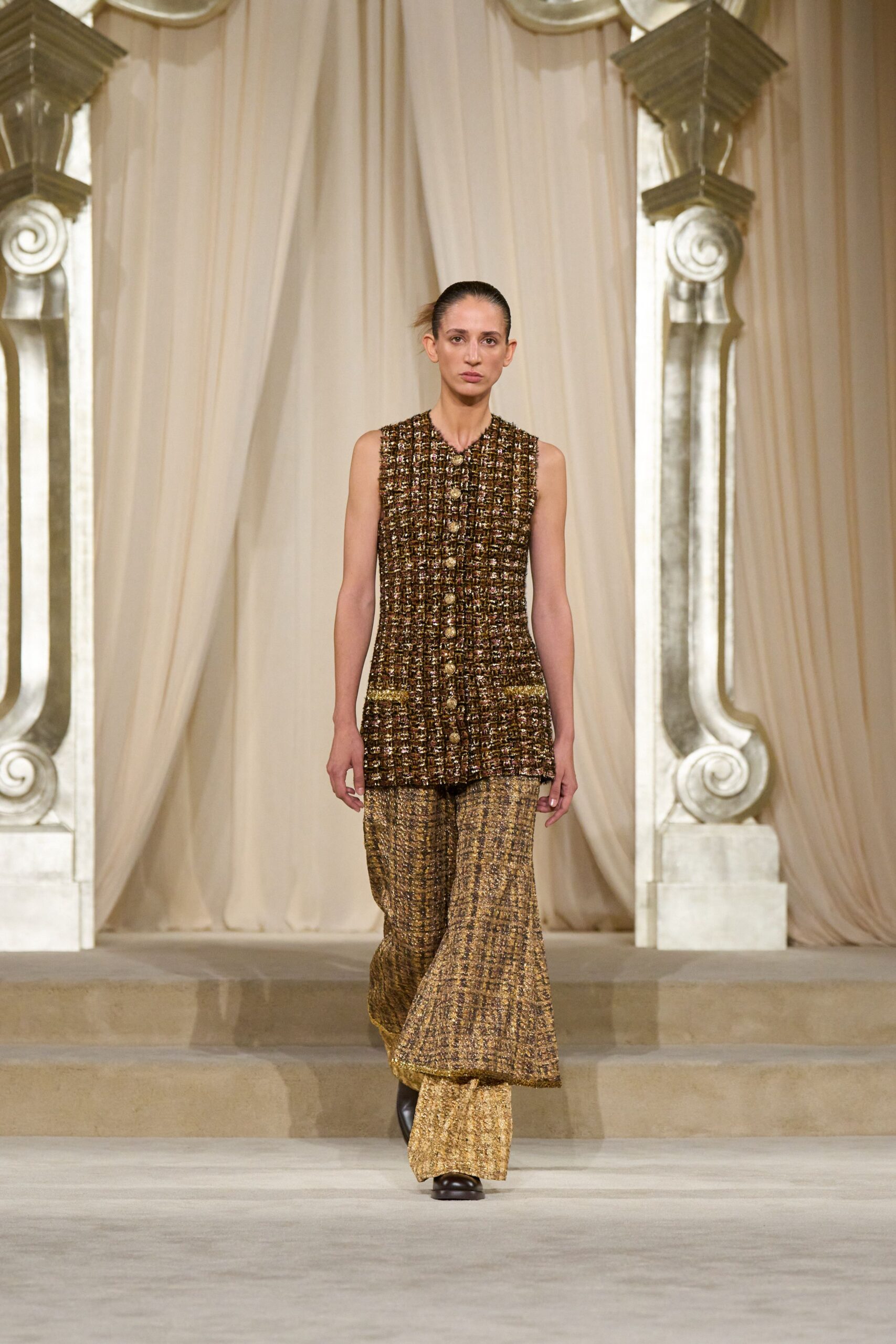 Chanel F/W 25 Couture Look 330