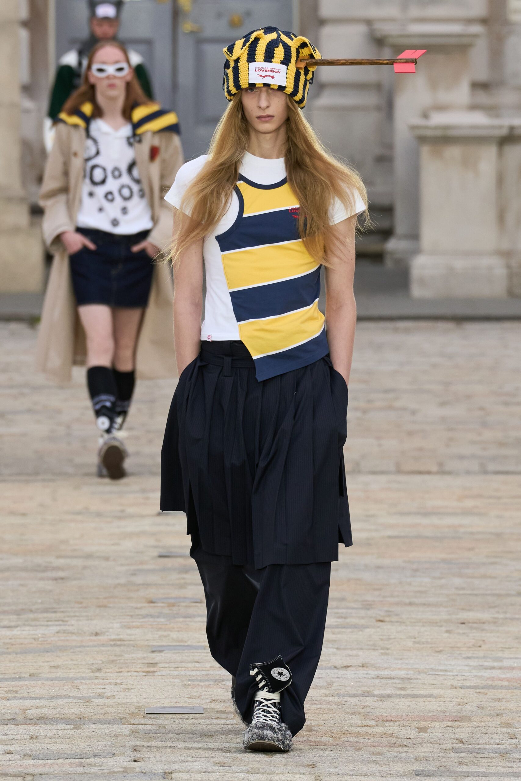 color-blocked sleeveless top with pleated pants