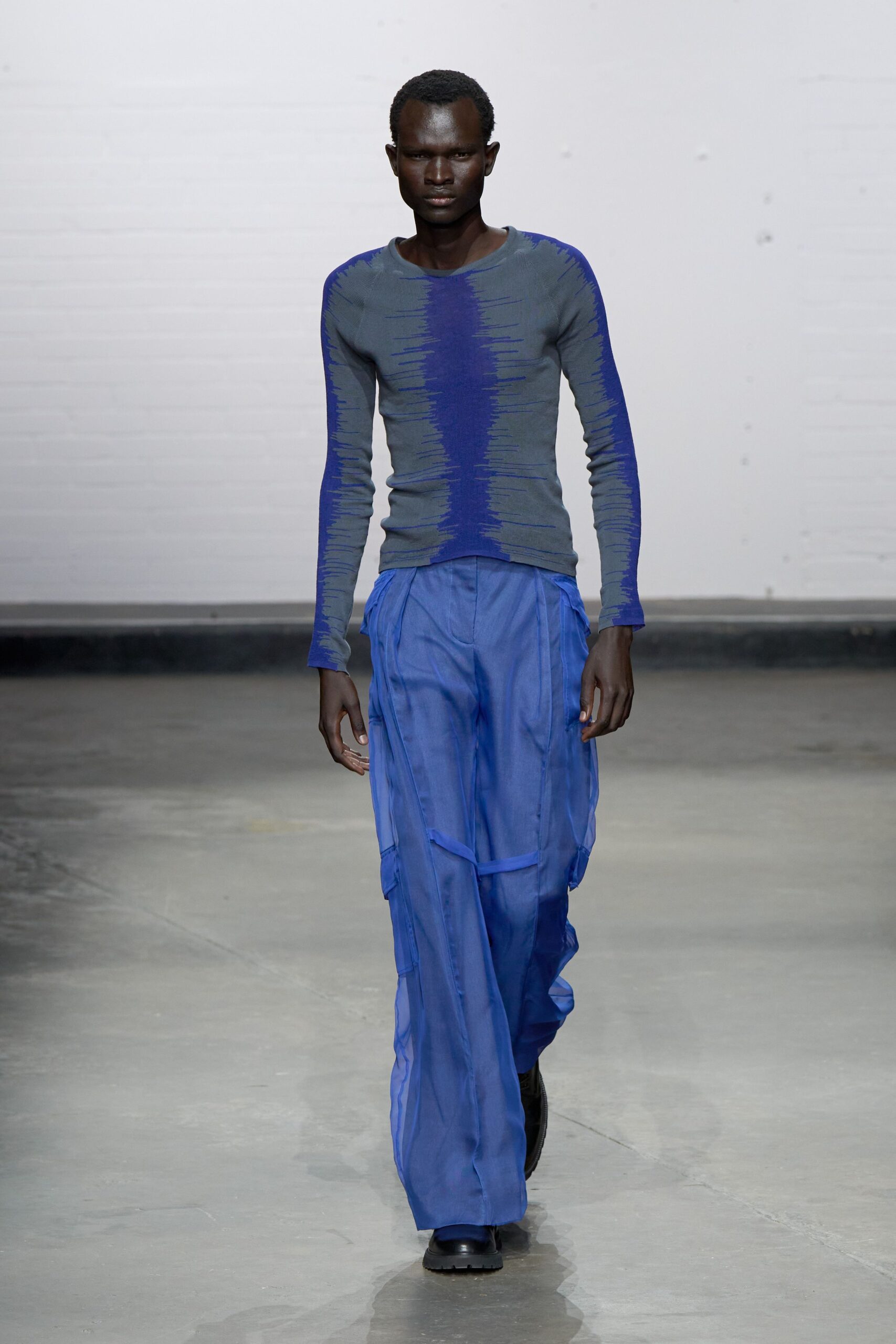blue cotton relaxed cargo pants