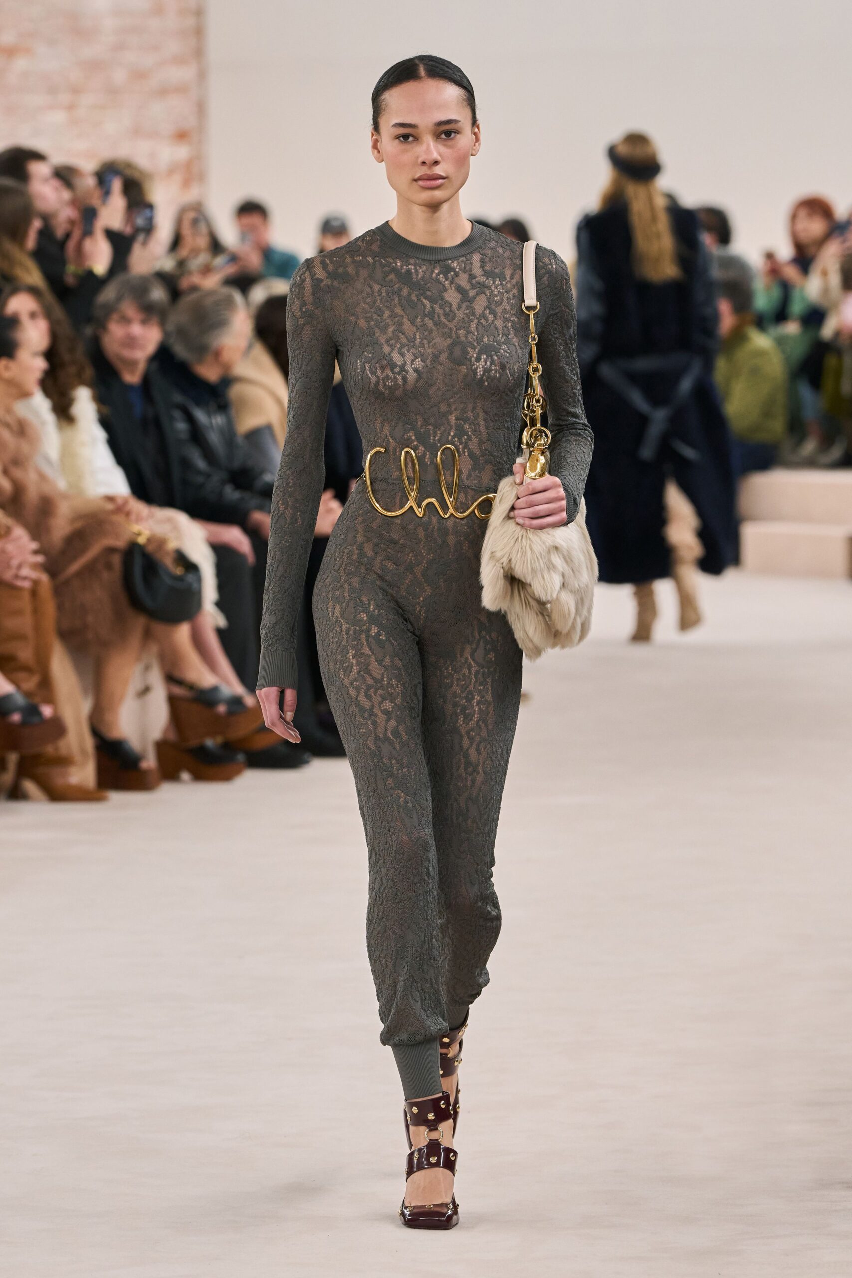 Chloé F/W 24 Look 377