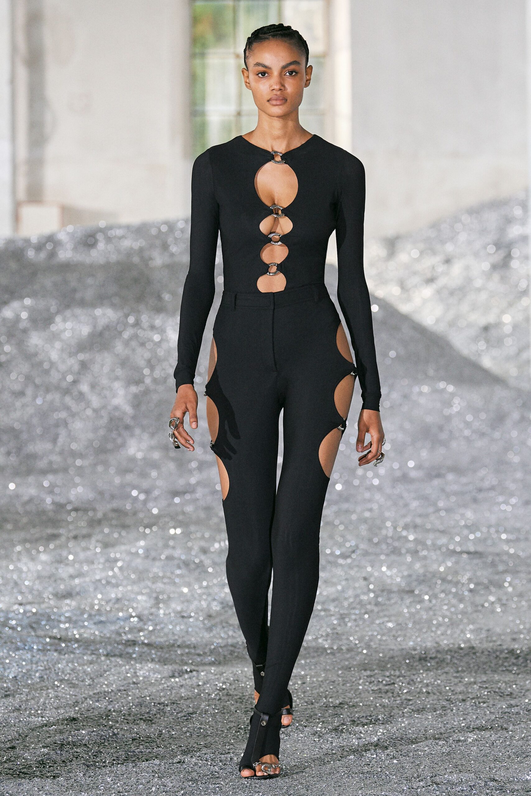 Burberry S/S 22 Look 297