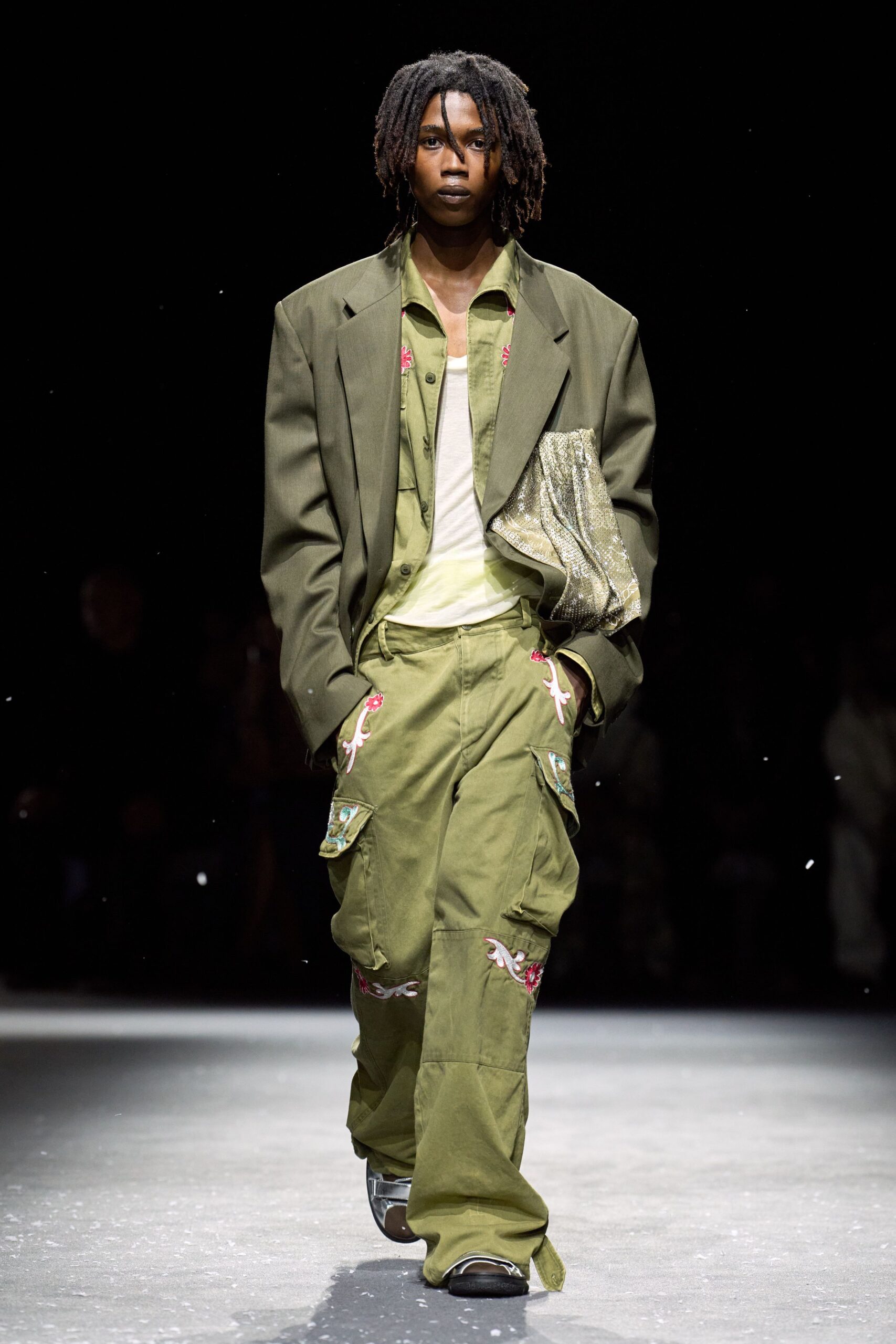 green long-sleeve collared relaxed embroidered blazer