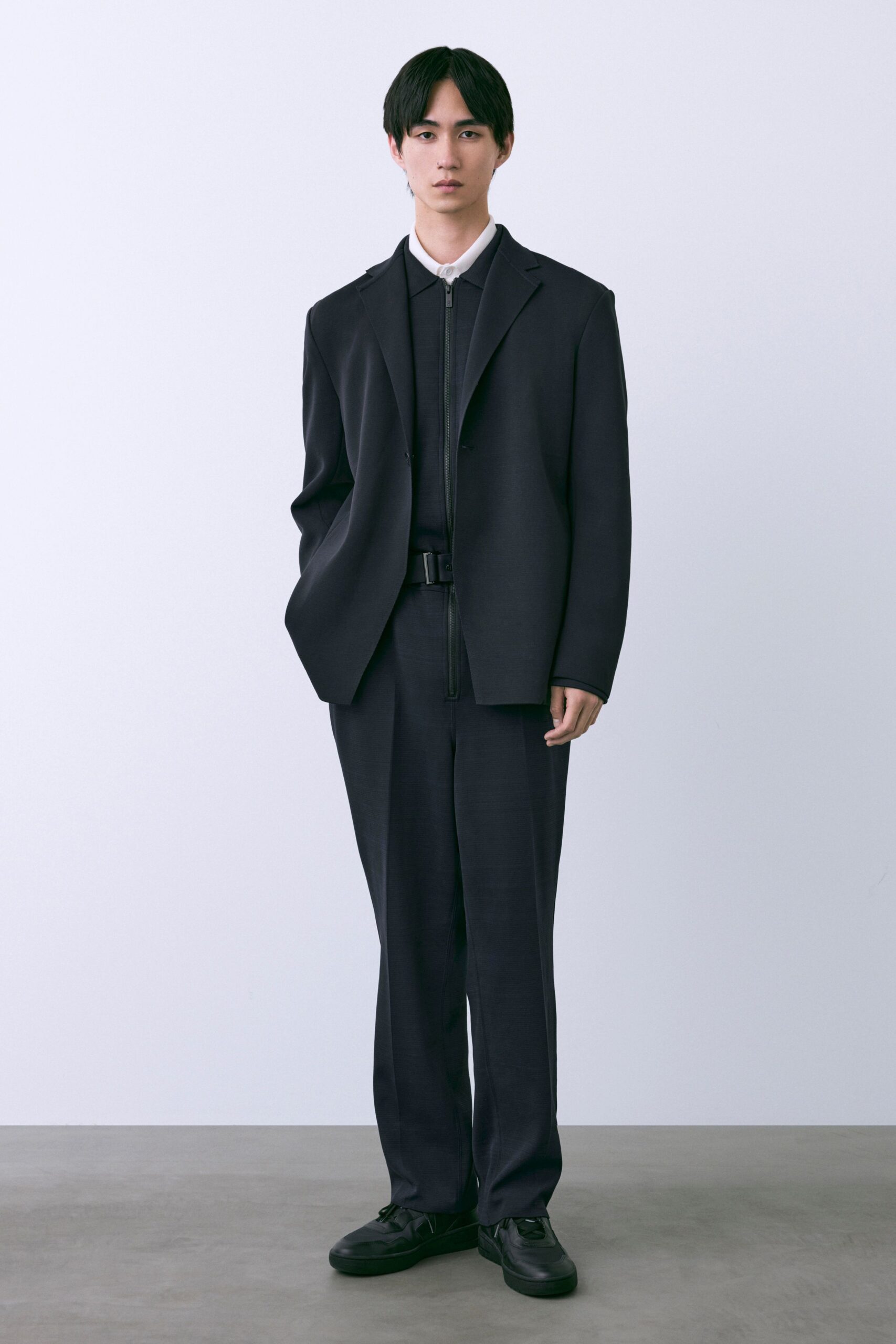 black wool long-sleeve collared structured zippered jacket